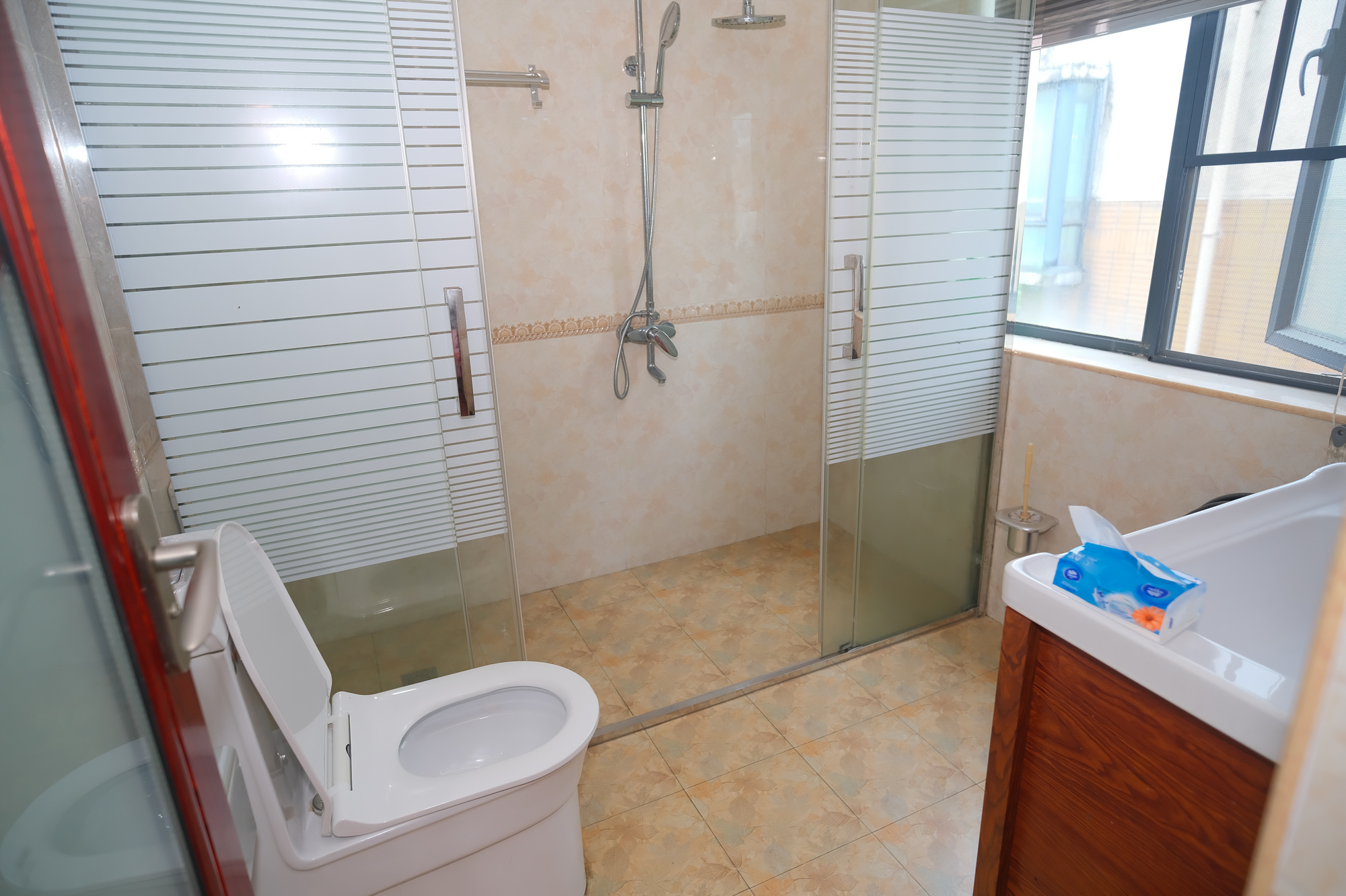 美林水郡  5室5厅2卫    248.0万 美林水郡  5室5厅2卫    248.0万卫生间