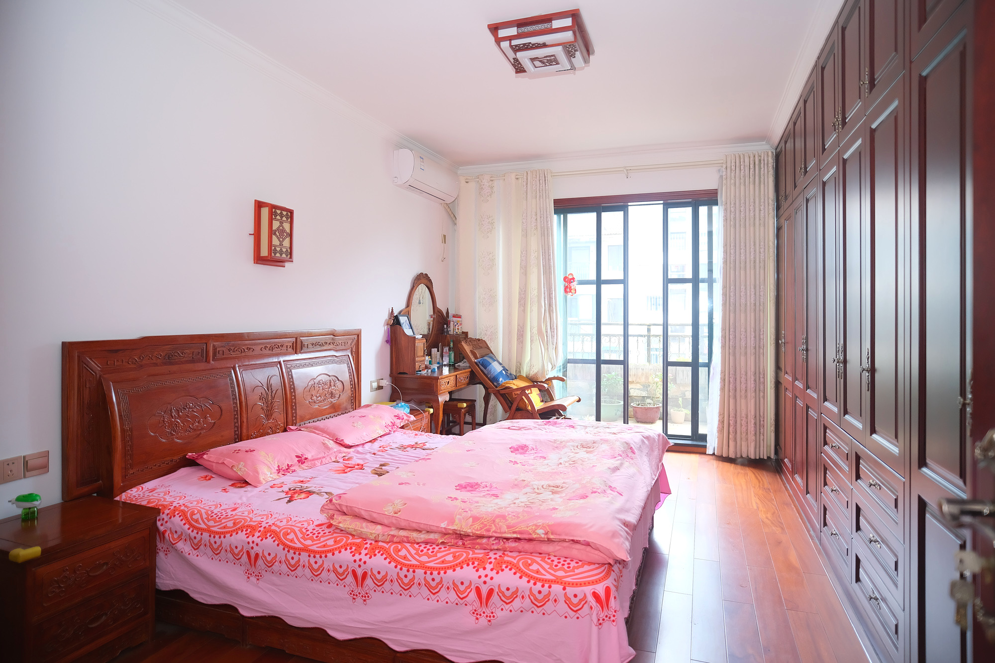 美林水郡  5室5厅2卫    248.0万 美林水郡  5室5厅2卫    248.0万卧室