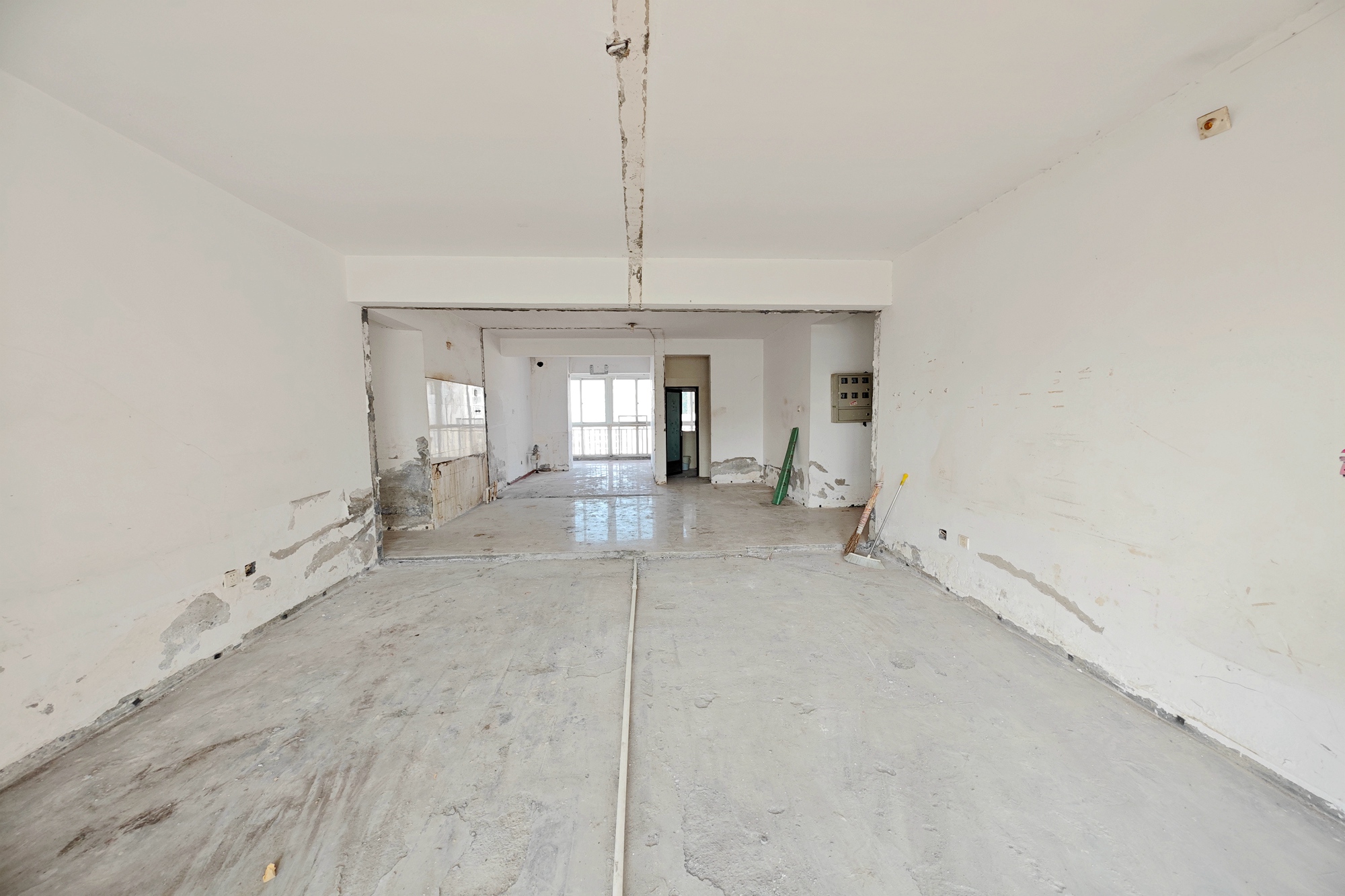 菁华源 4室2厅2卫 95.0万 菁华源 4室2厅2卫 95.0万客厅