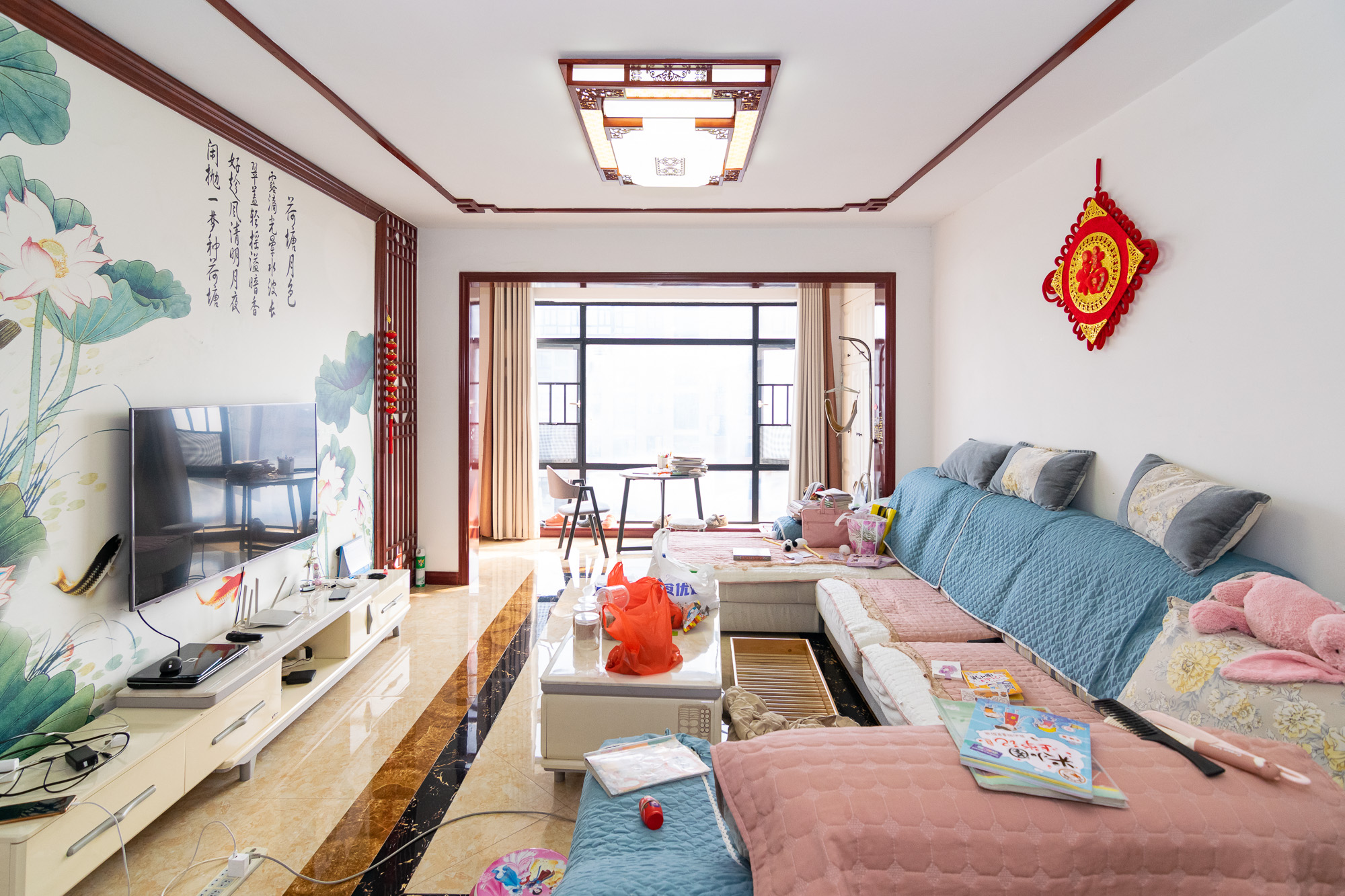 丽景华庭  4室3厅2卫   105.00万客厅
