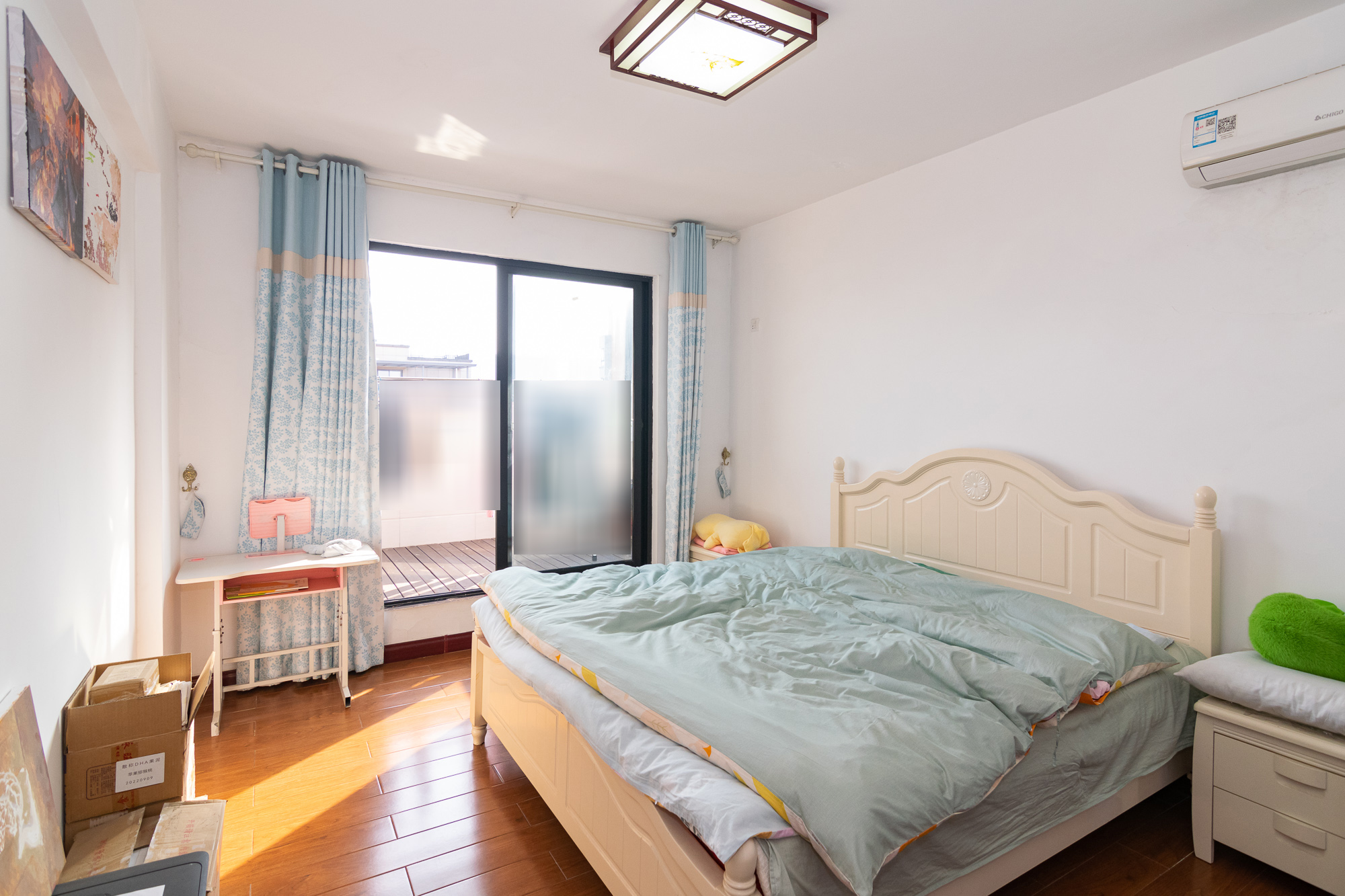 丽景华庭  4室3厅2卫   105.00万卧室