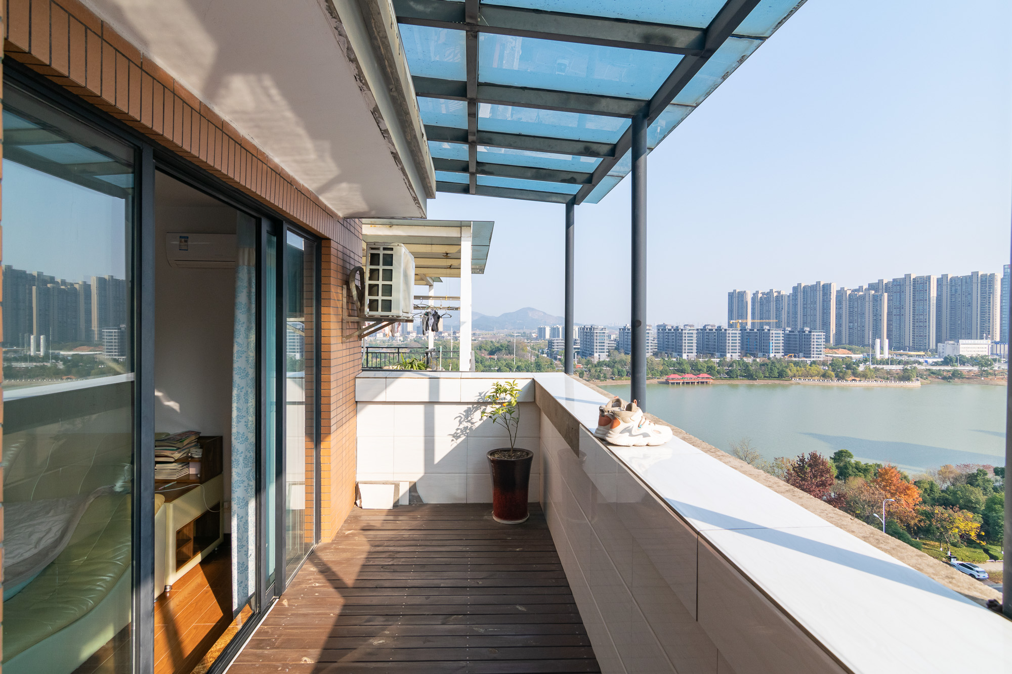 丽景华庭  4室3厅2卫   105.00万阳台