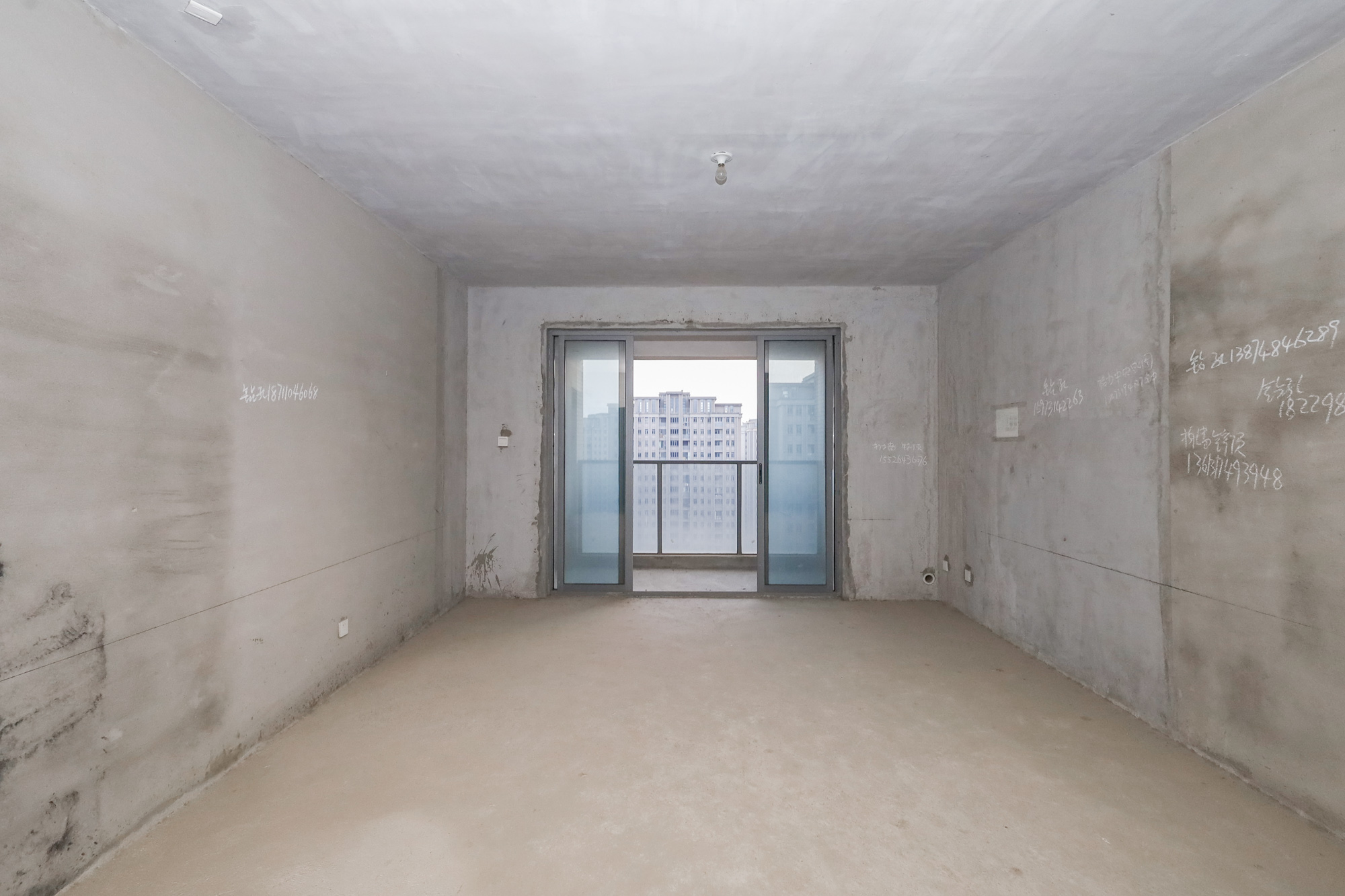 八方小区C区 3室2厅2卫 358.0万 八方小区C区 3室2厅2卫 358.0万客厅