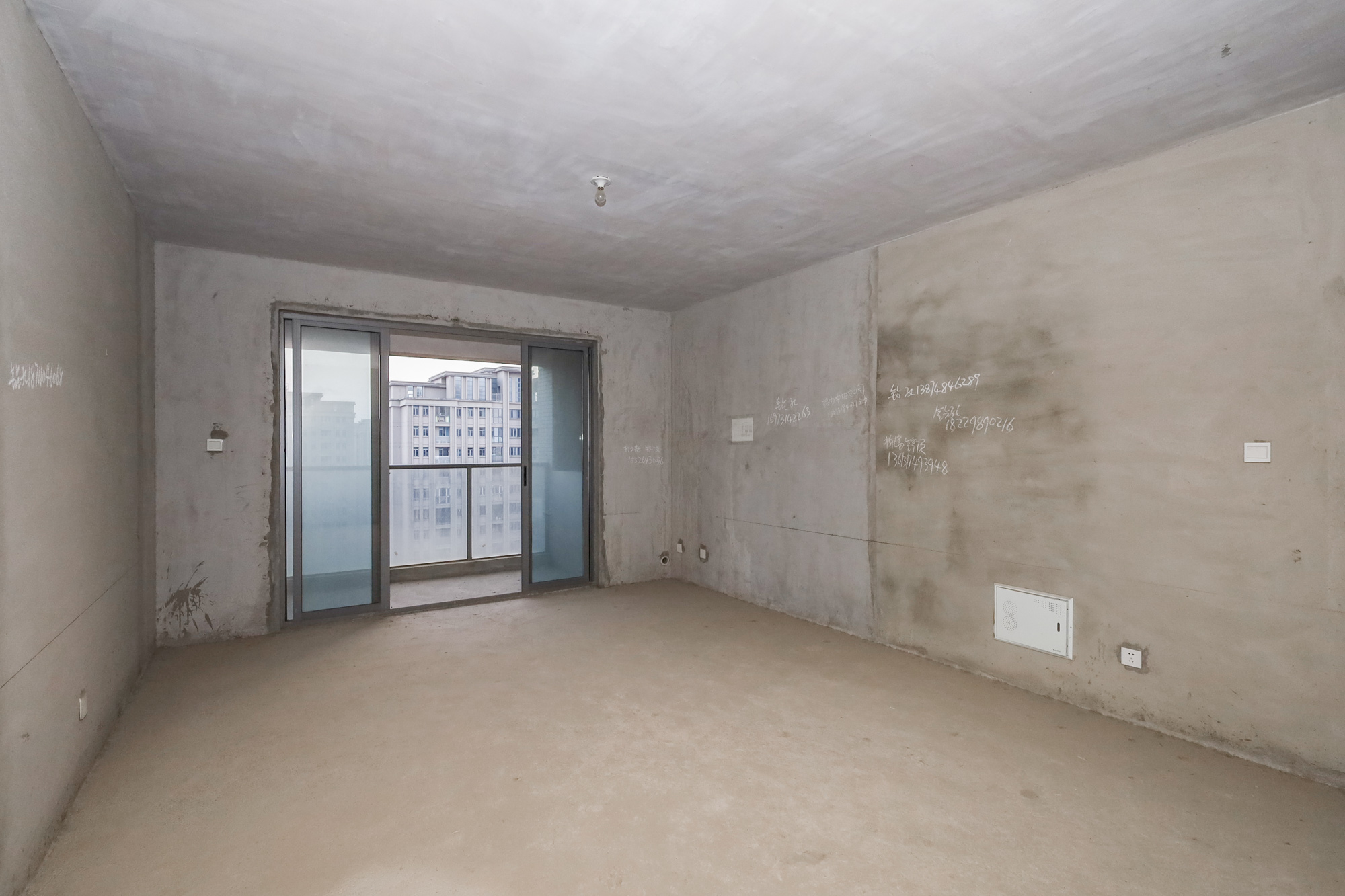 八方小区C区 3室2厅2卫 358.0万 八方小区C区 3室2厅2卫 358.0万客厅