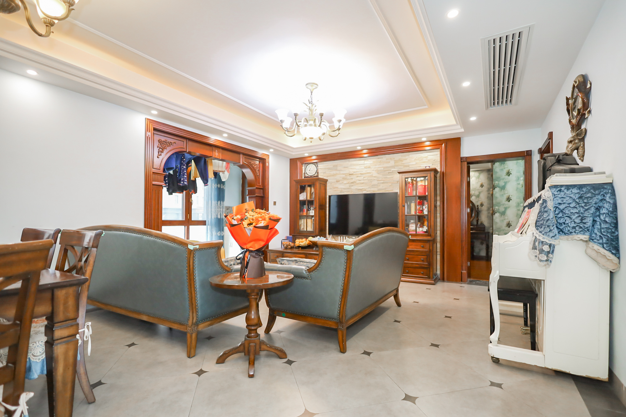 世茂外滩里(世茂铂翠湾三期)  4室2厅2卫    300.0万 世茂外滩里(世茂铂翠湾三期)  4室2厅2卫    300.0万