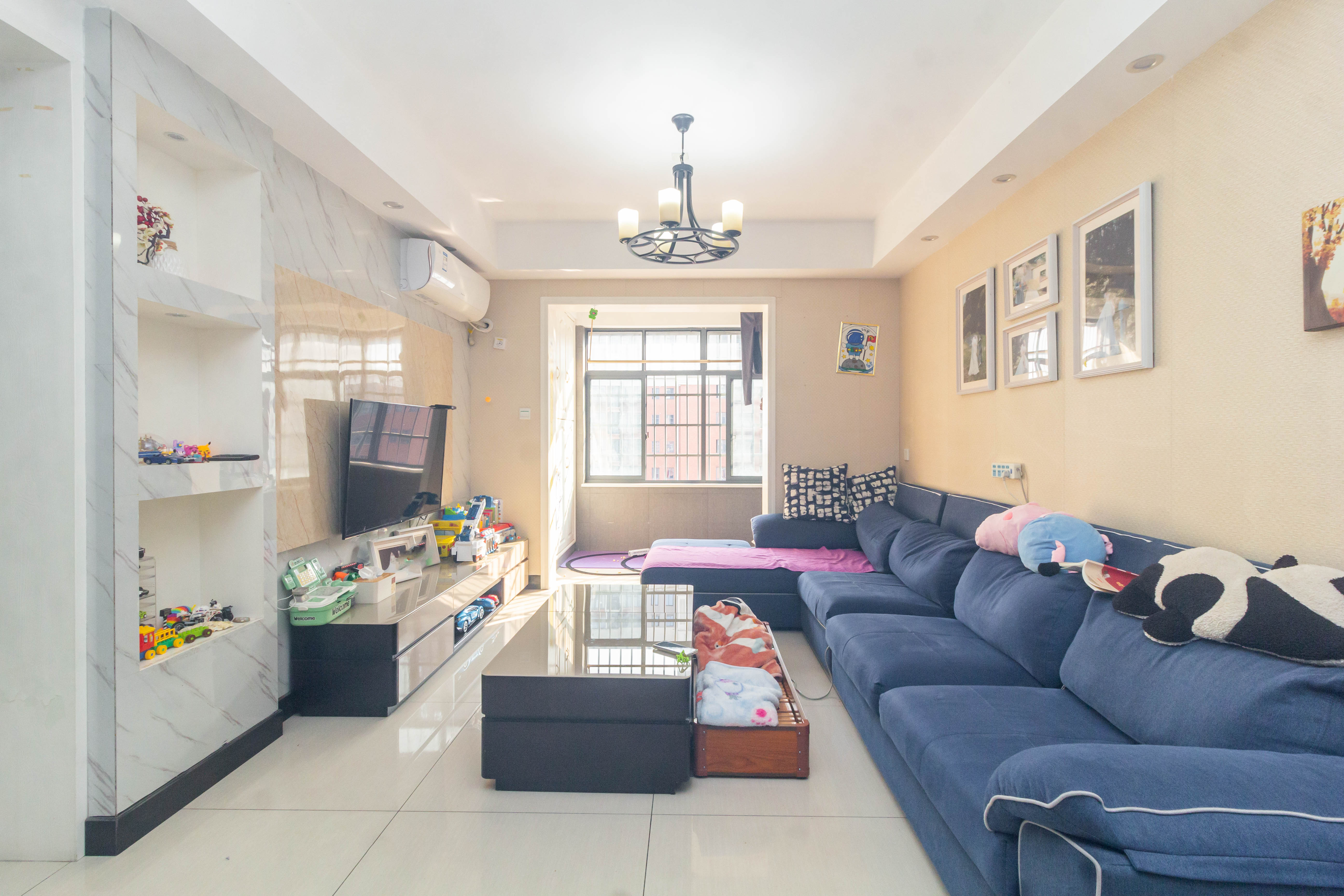 辉宏橄榄城  2室2厅1卫    58.0万 辉宏橄榄城  2室2厅1卫    58.0万客厅