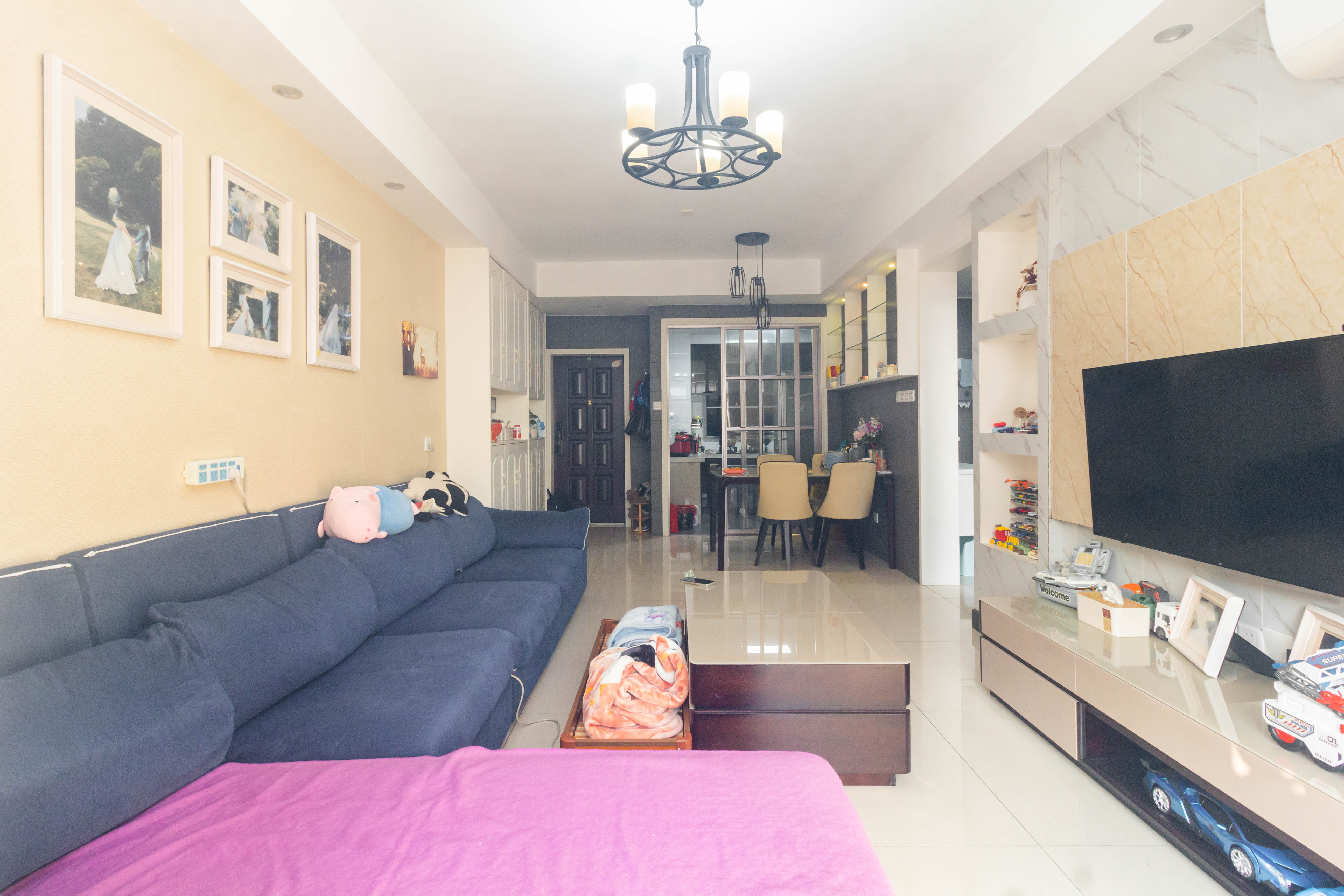 辉宏橄榄城  2室2厅1卫    58.0万 辉宏橄榄城  2室2厅1卫    58.0万客厅