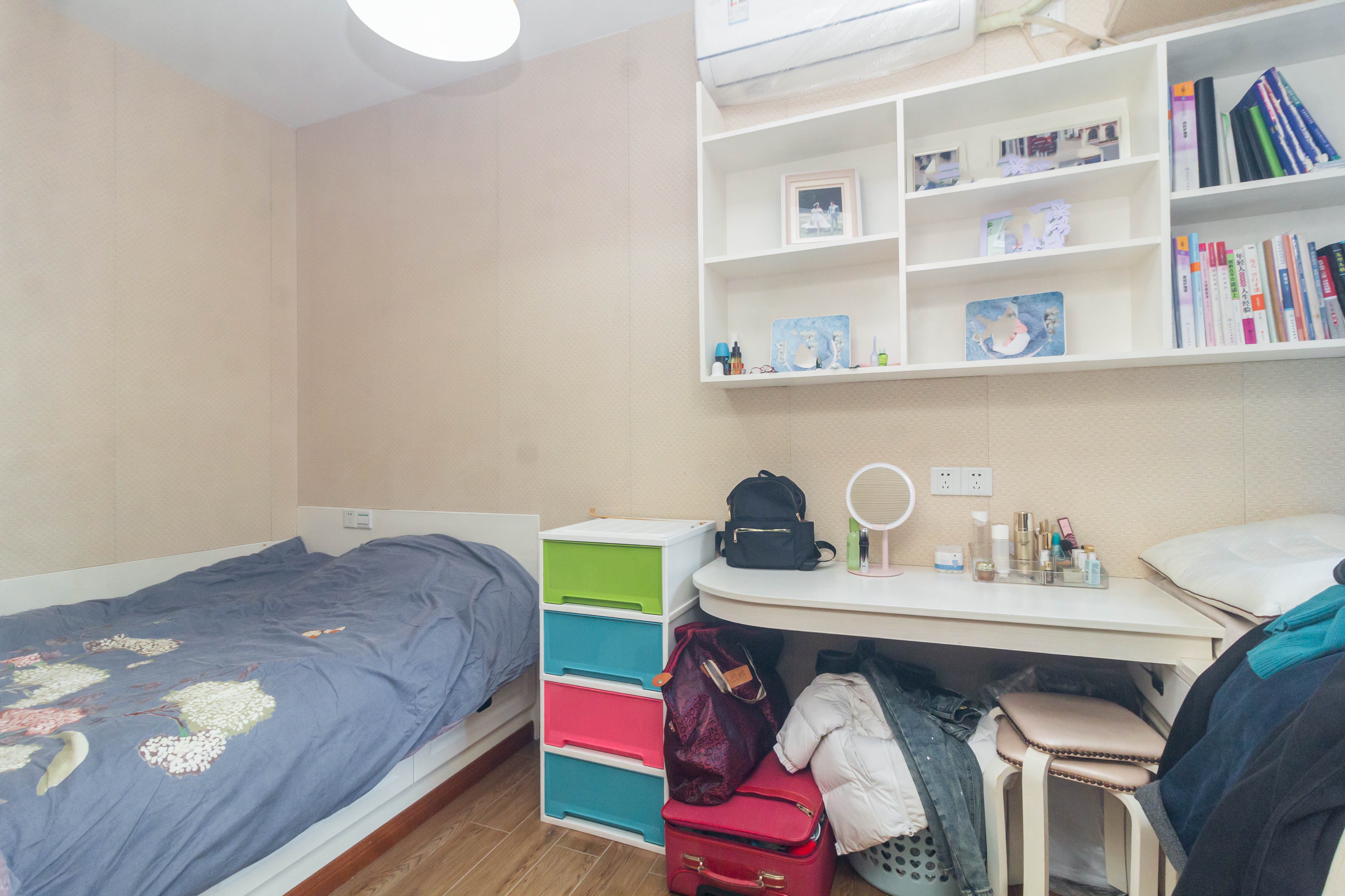 辉宏橄榄城  2室2厅1卫    58.0万 辉宏橄榄城  2室2厅1卫    58.0万卧室