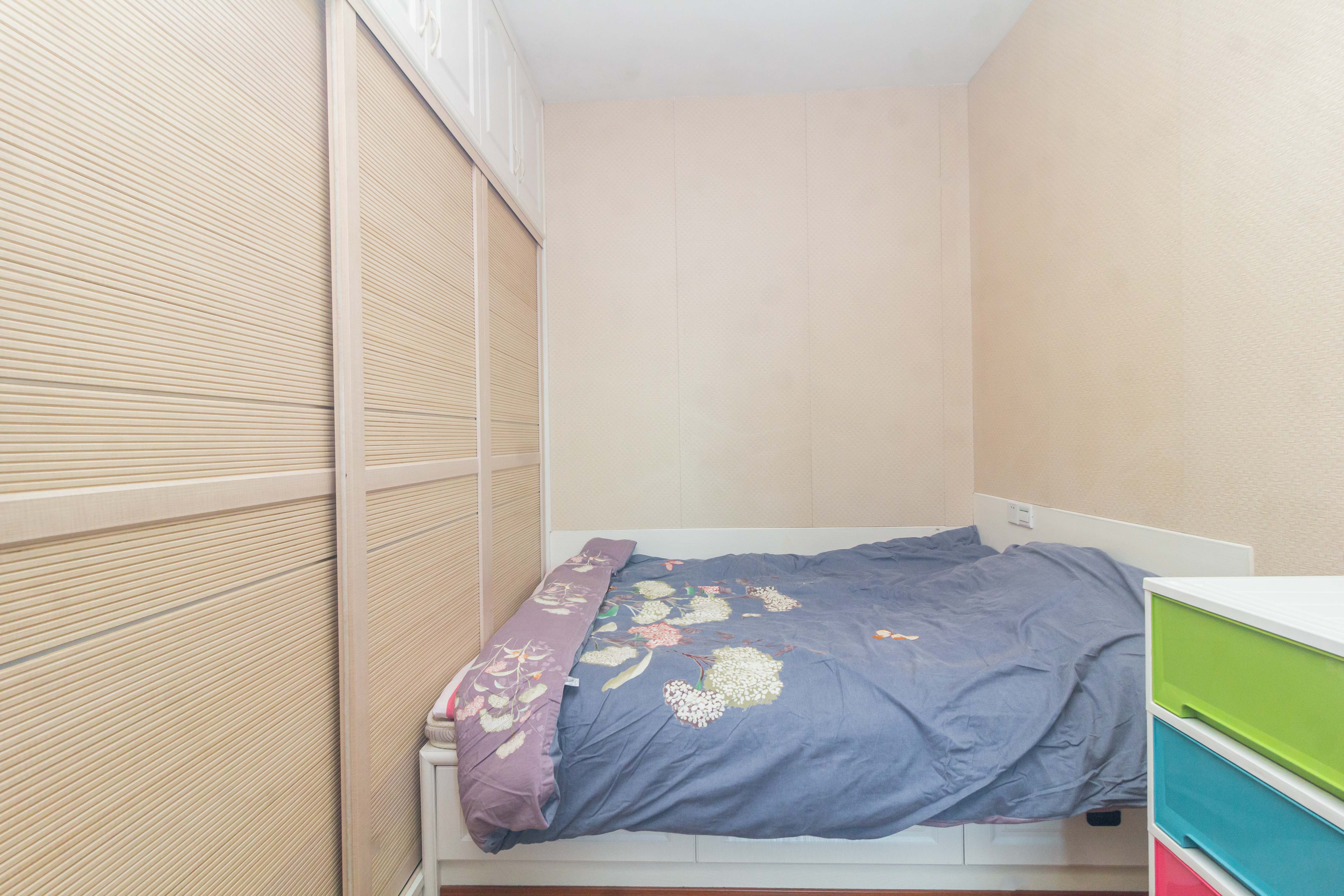 辉宏橄榄城  2室2厅1卫    58.0万 辉宏橄榄城  2室2厅1卫    58.0万卧室