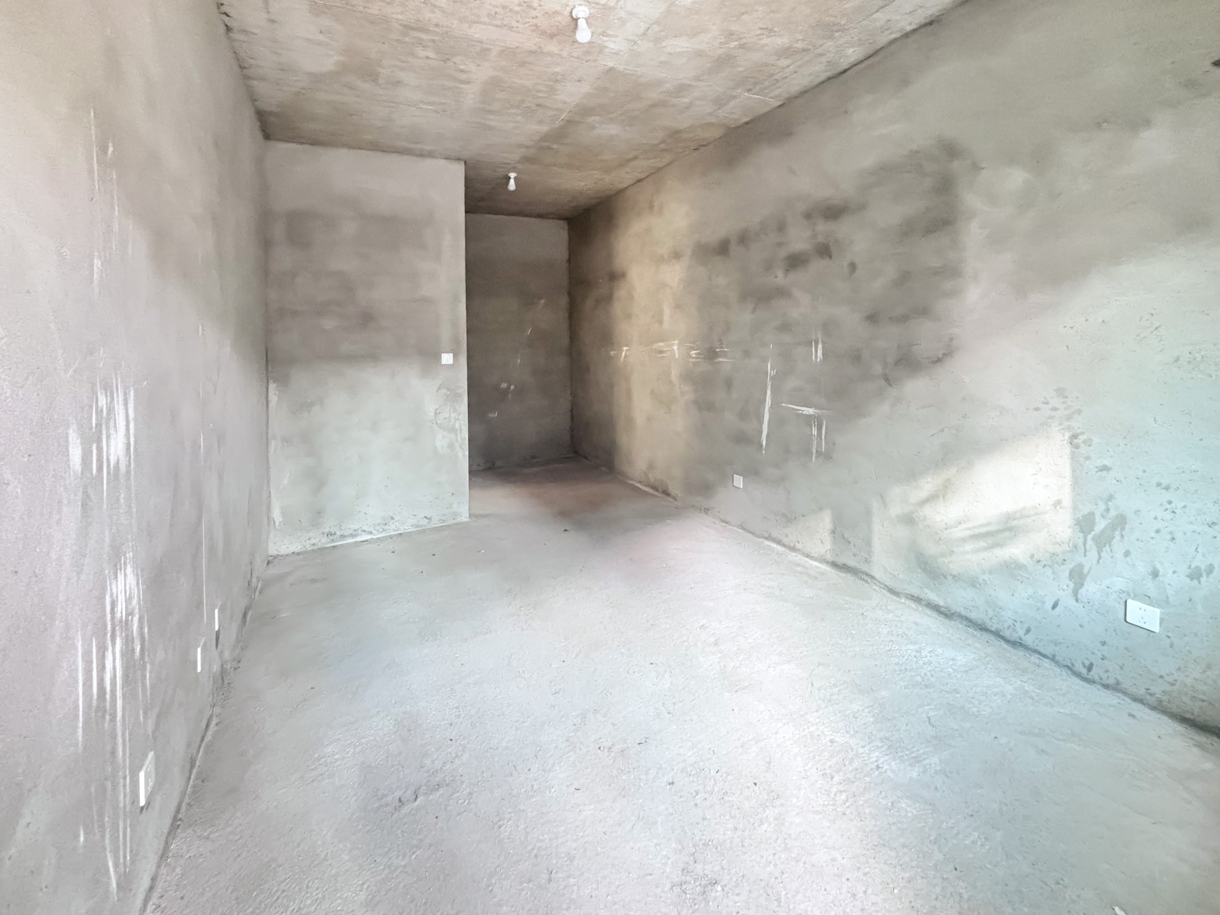 三一云湖  5室2厅2卫    328.0万 三一云湖  5室2厅2卫    328.0万卧室