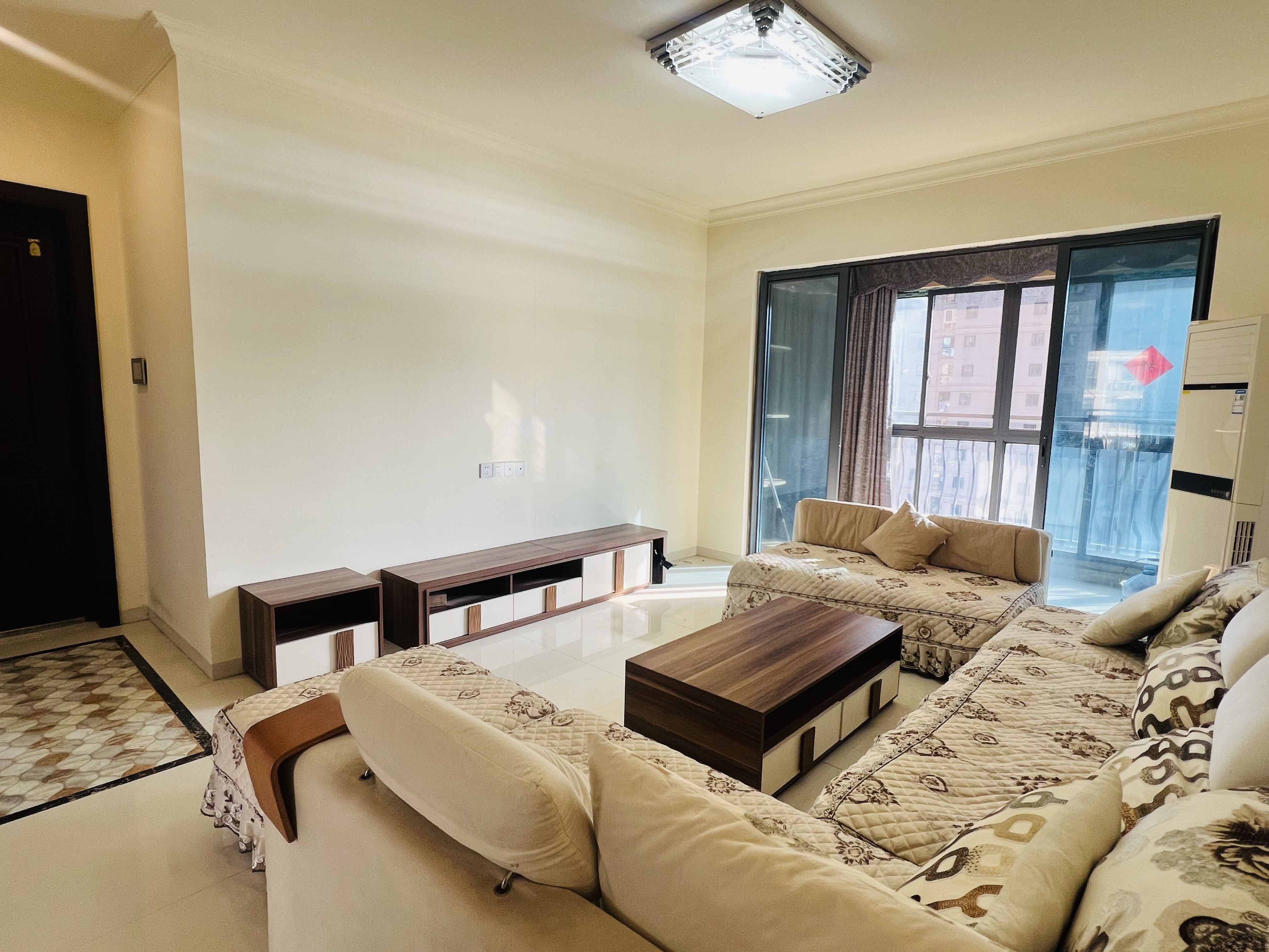 碧桂园 3室2厅2卫 2000.0元/月 碧桂园 3室2厅2卫 2000.0元/月室内图