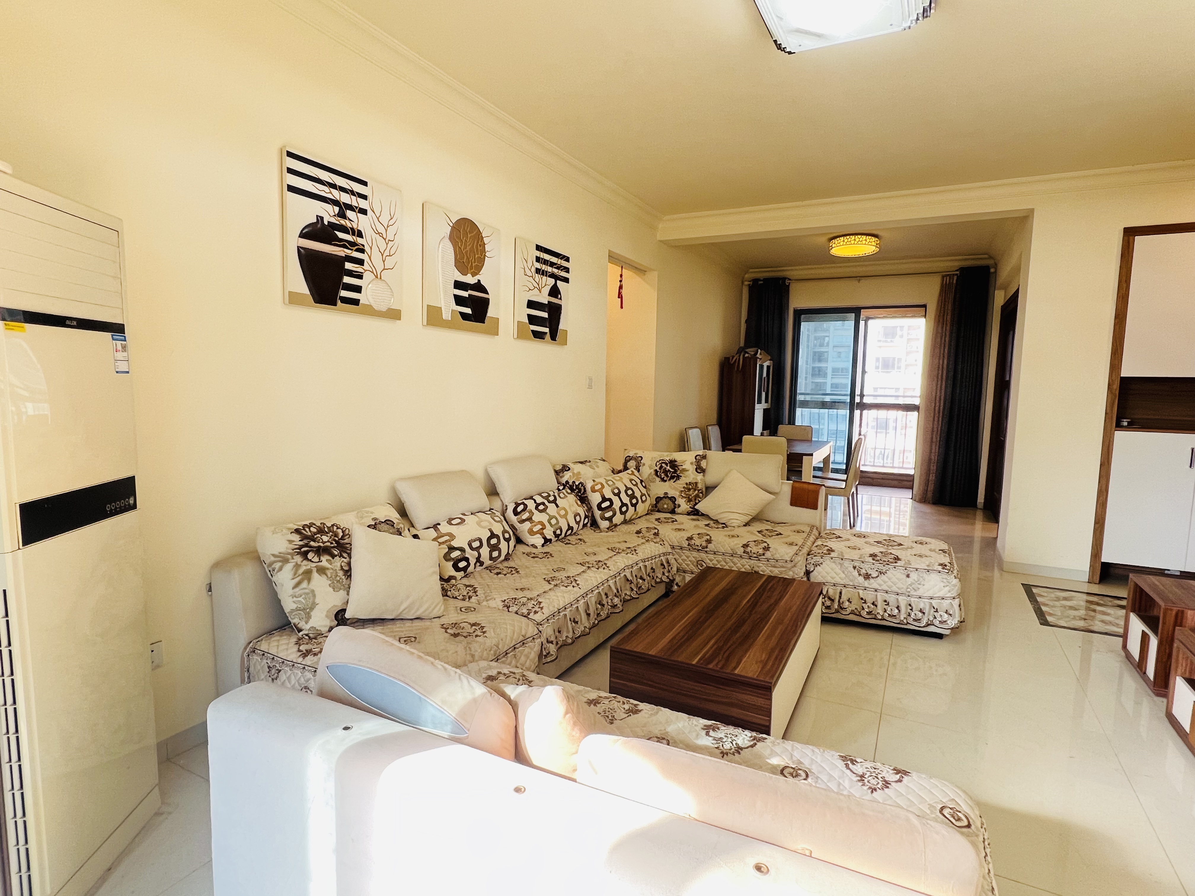 碧桂园 3室2厅2卫 2000.0元/月 碧桂园 3室2厅2卫 2000.0元/月室内图