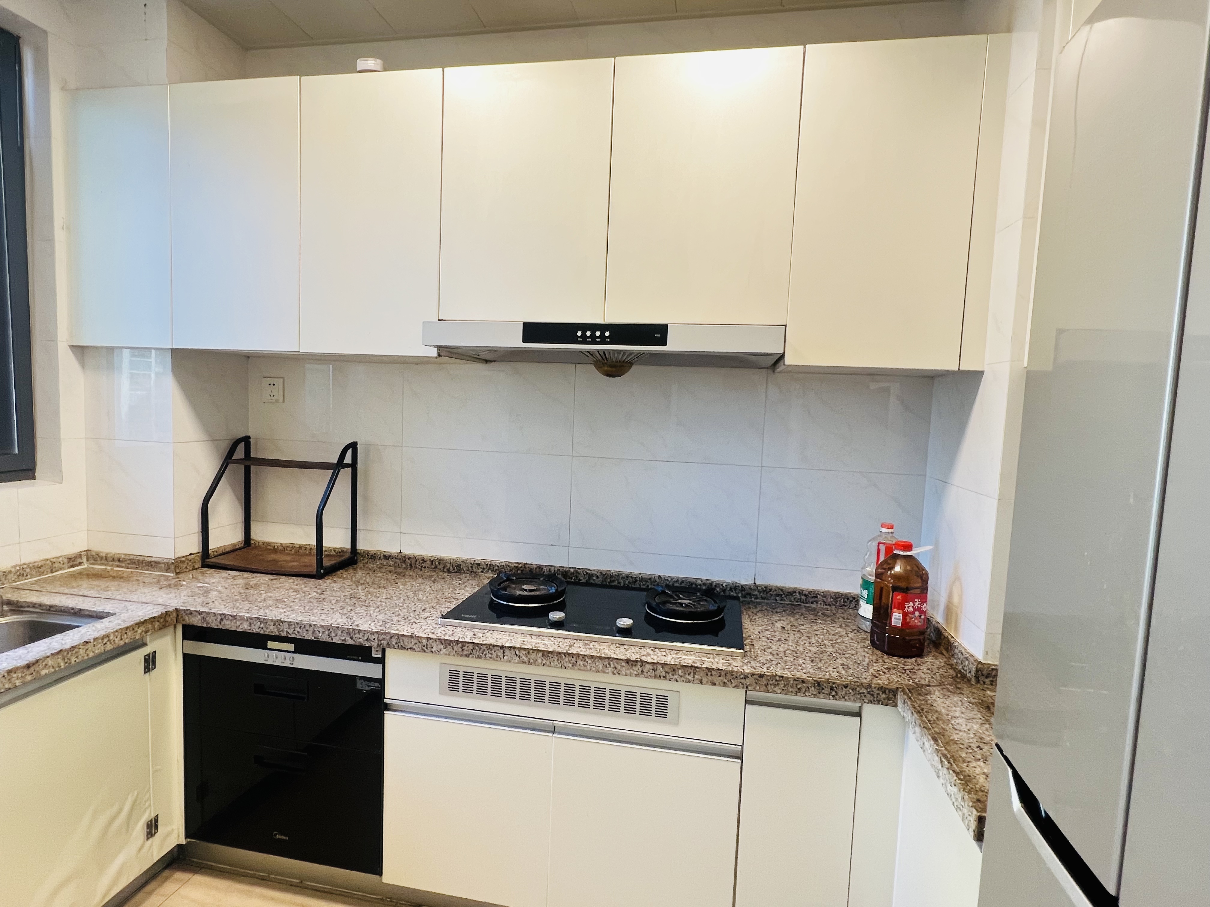 碧桂园 3室2厅2卫 2000.0元/月 碧桂园 3室2厅2卫 2000.0元/月室内图