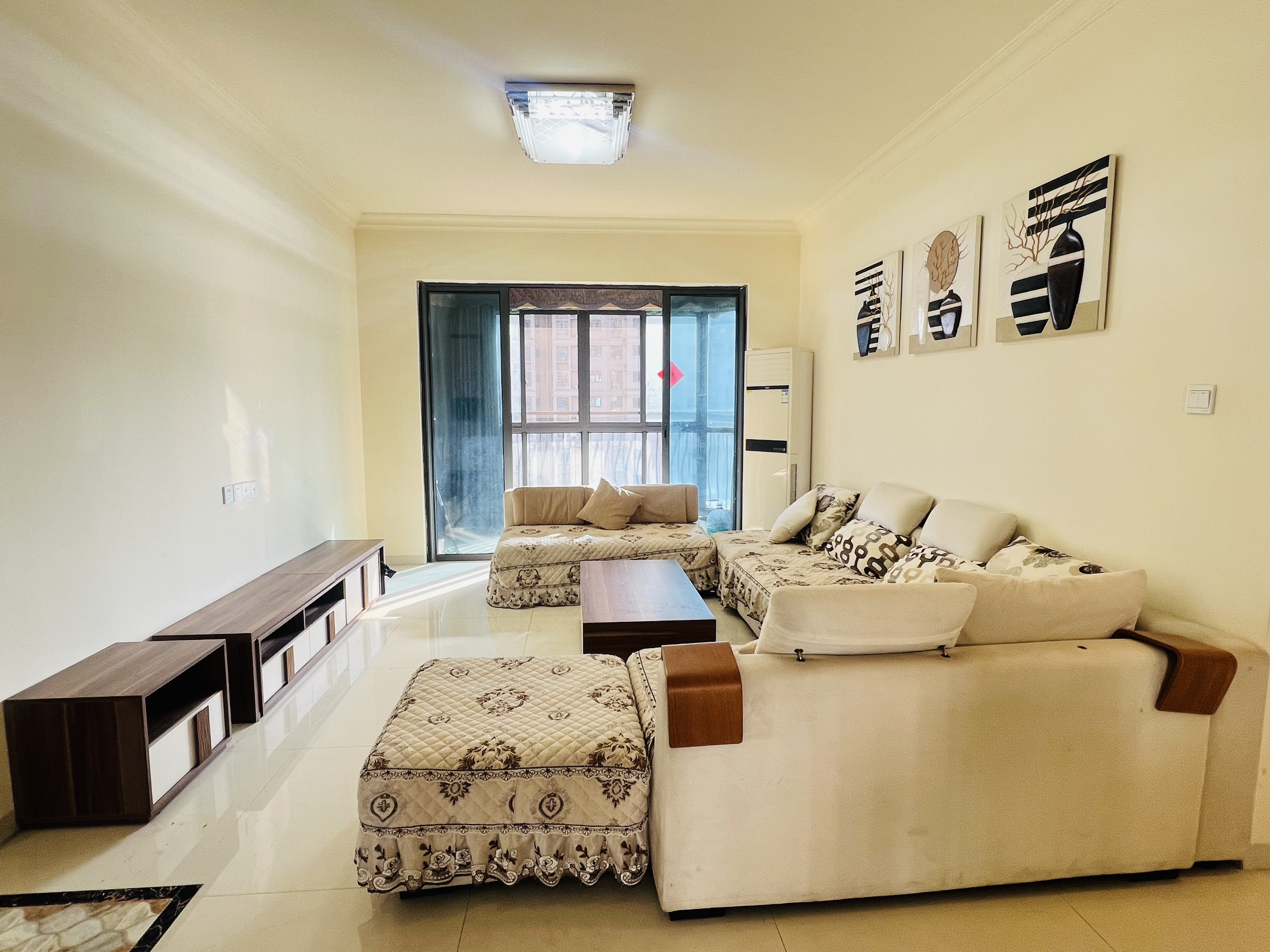 碧桂园 3室2厅2卫 2000.0元/月 碧桂园 3室2厅2卫 2000.0元/月室内图