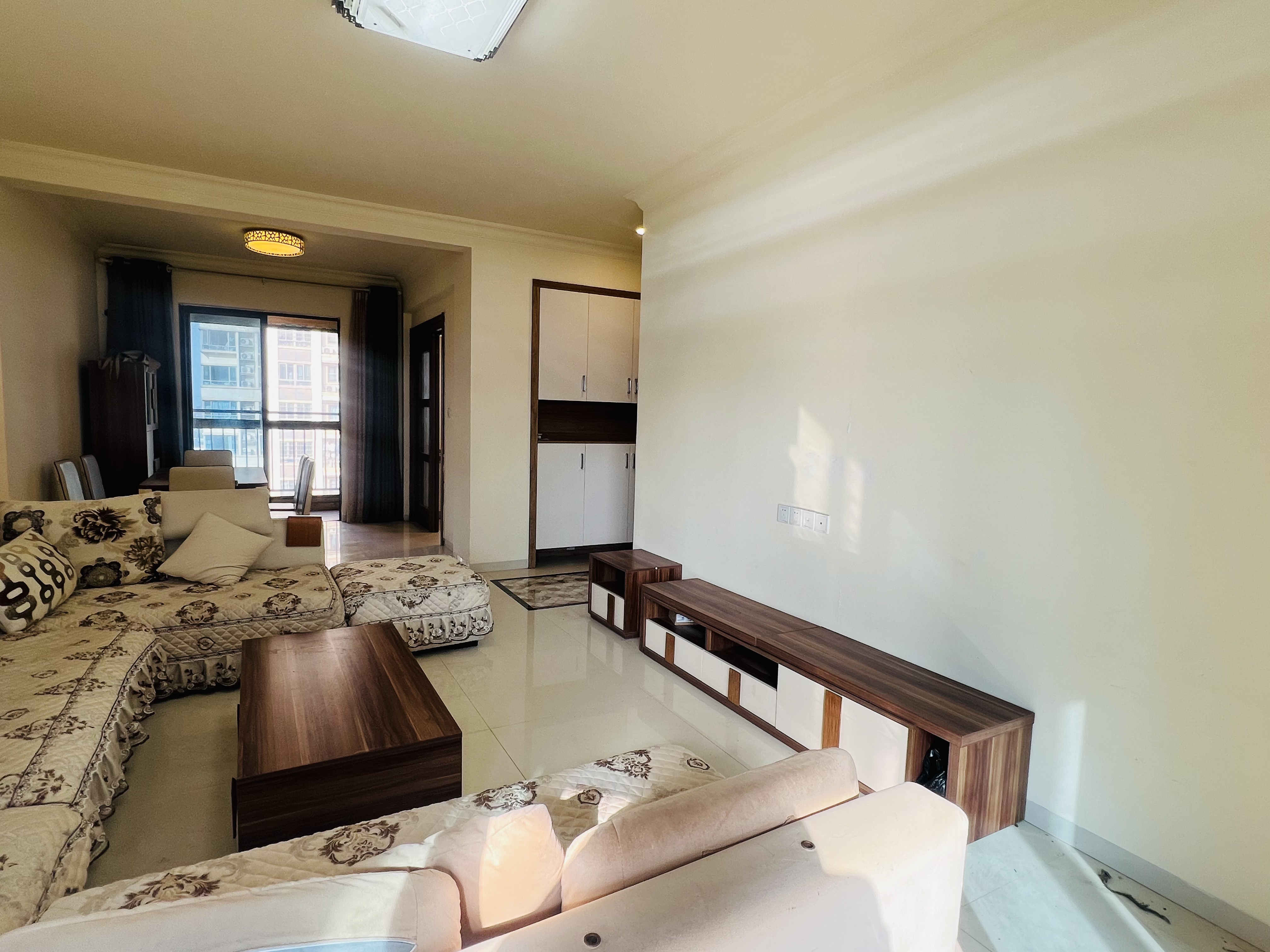 碧桂园 3室2厅2卫 2000.0元/月 碧桂园 3室2厅2卫 2000.0元/月室内图