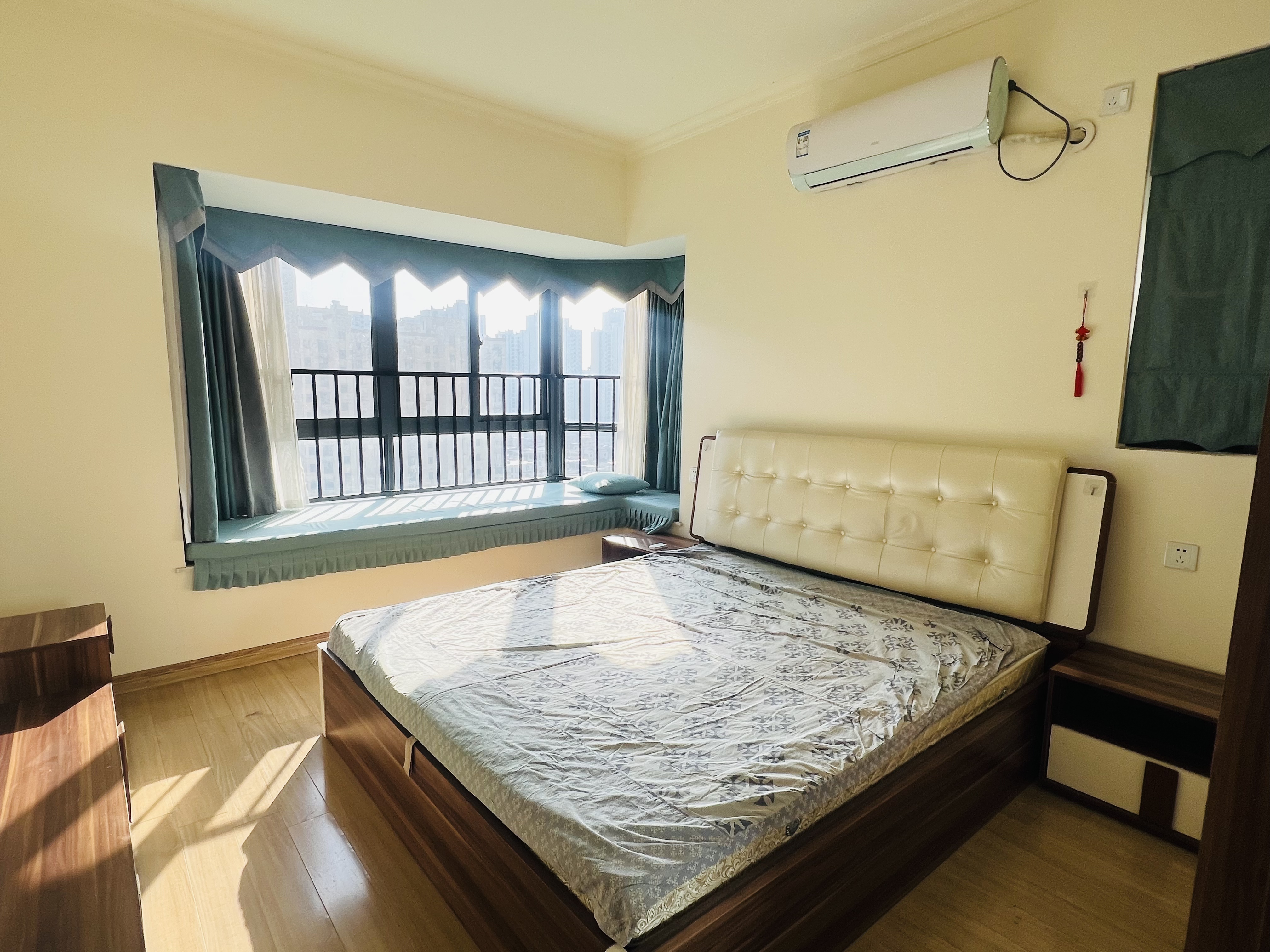 碧桂园 3室2厅2卫 2000.0元/月 碧桂园 3室2厅2卫 2000.0元/月室内图