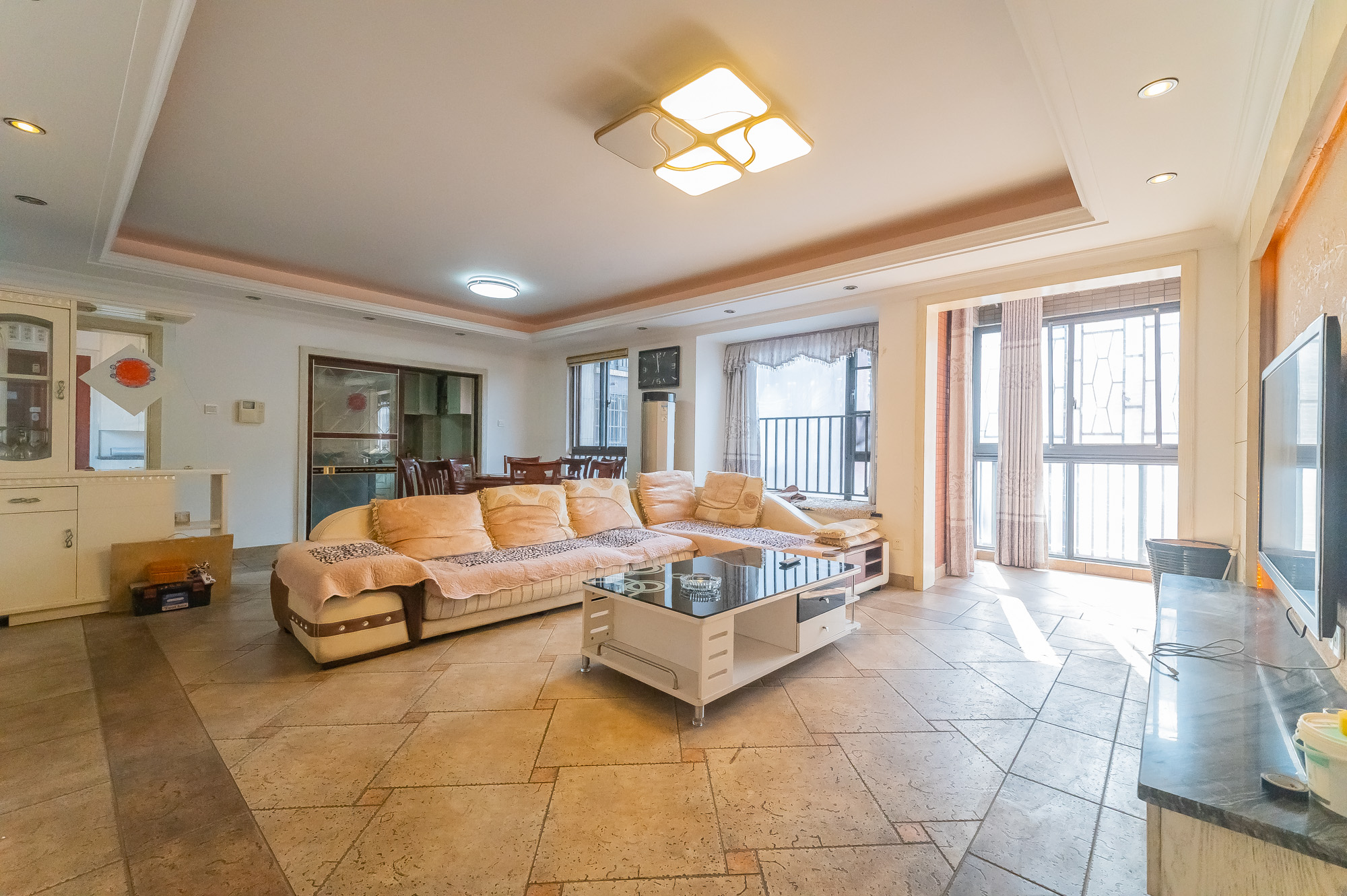 华润凤凰城二期 4室2厅2卫 112.8万 华润凤凰城二期 4室2厅2卫 112.8万客厅