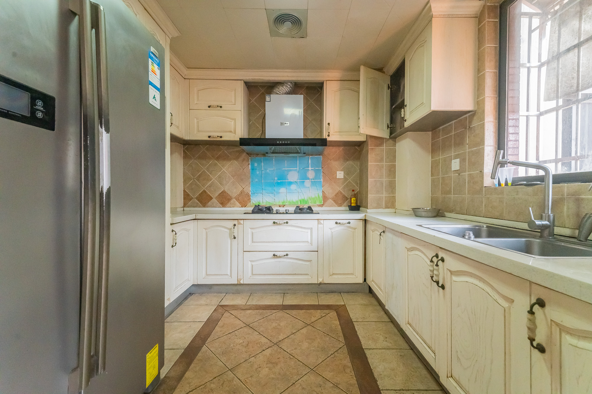 华润凤凰城二期 4室2厅2卫 112.8万 华润凤凰城二期 4室2厅2卫 112.8万厨房