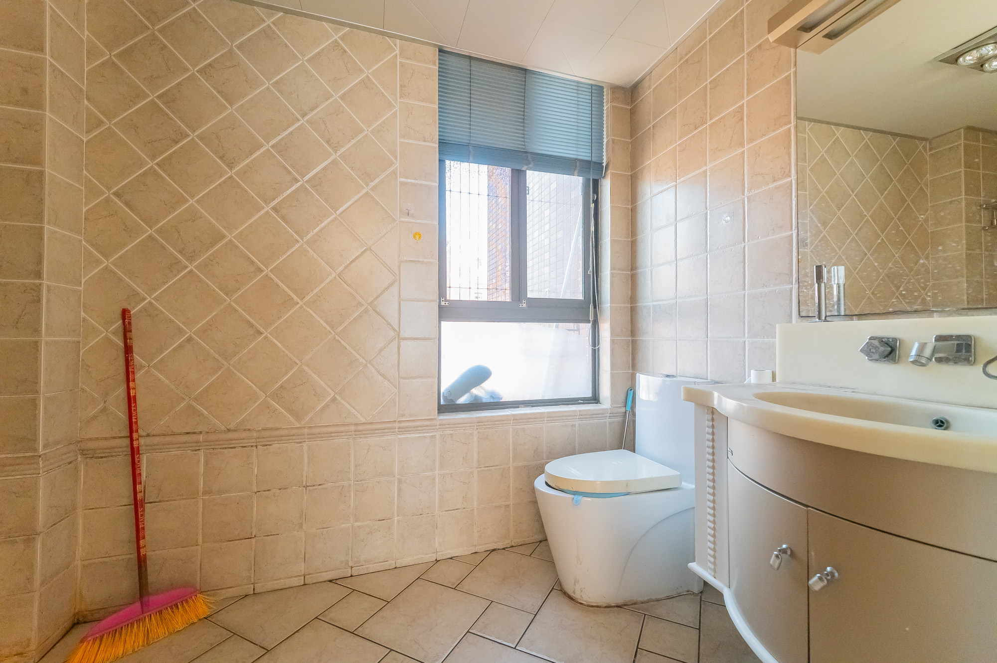 华润凤凰城二期 4室2厅2卫 112.8万 华润凤凰城二期 4室2厅2卫 112.8万卫生间