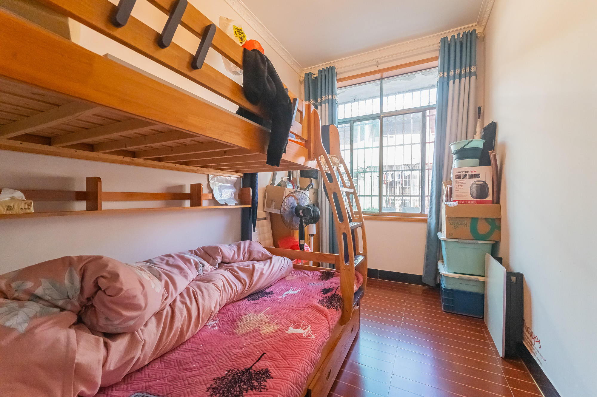 城东安置区(星城社区) 2室2厅1卫 38.5万 城东安置区(星城社区) 2室2厅1卫 38.5万卧室