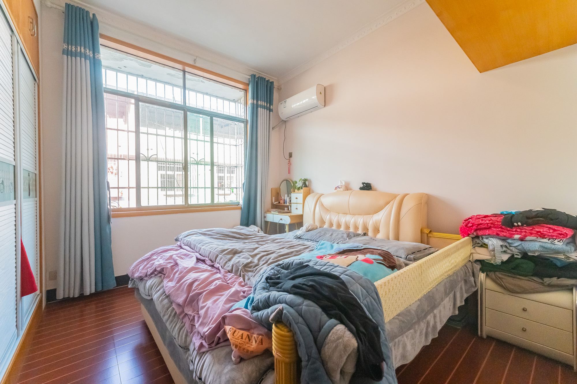 城东安置区(星城社区) 2室2厅1卫 38.5万 城东安置区(星城社区) 2室2厅1卫 38.5万卧室