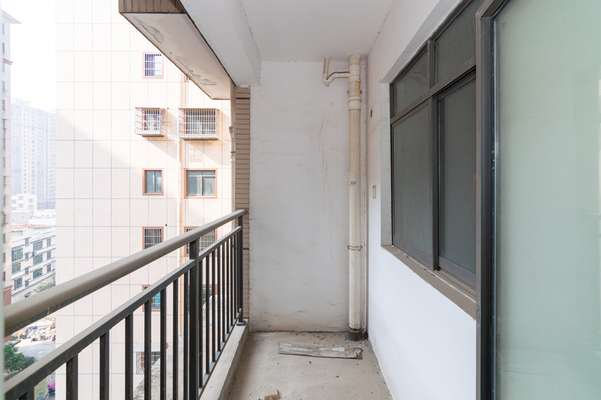 兴邦花城 4室2厅2卫 65.8万 兴邦花城 4室2厅2卫 65.8万阳台