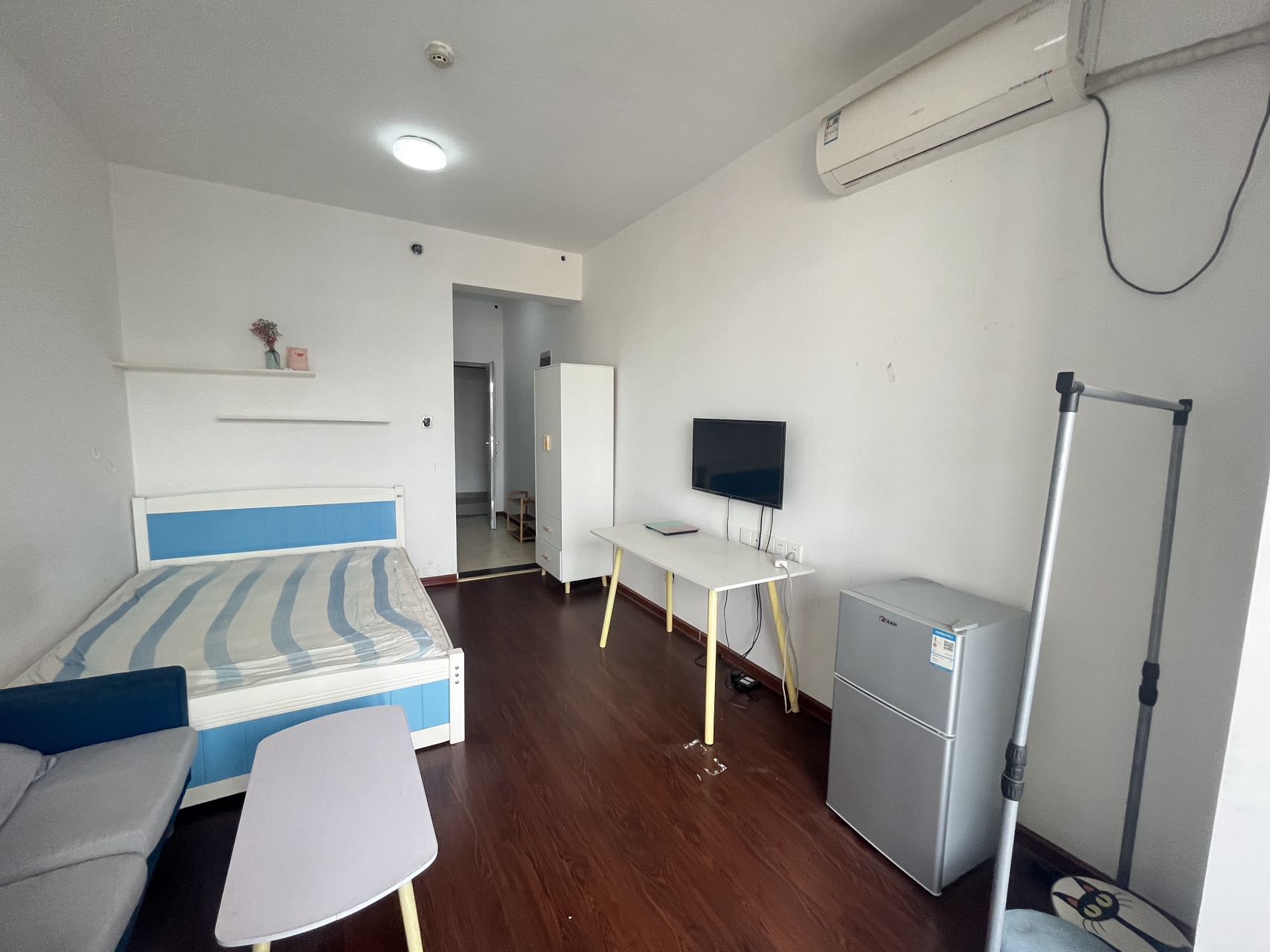 怡海星城 1室1厅1卫 800.0元/月 怡海星城 1室1厅1卫 800.0元/月室内图