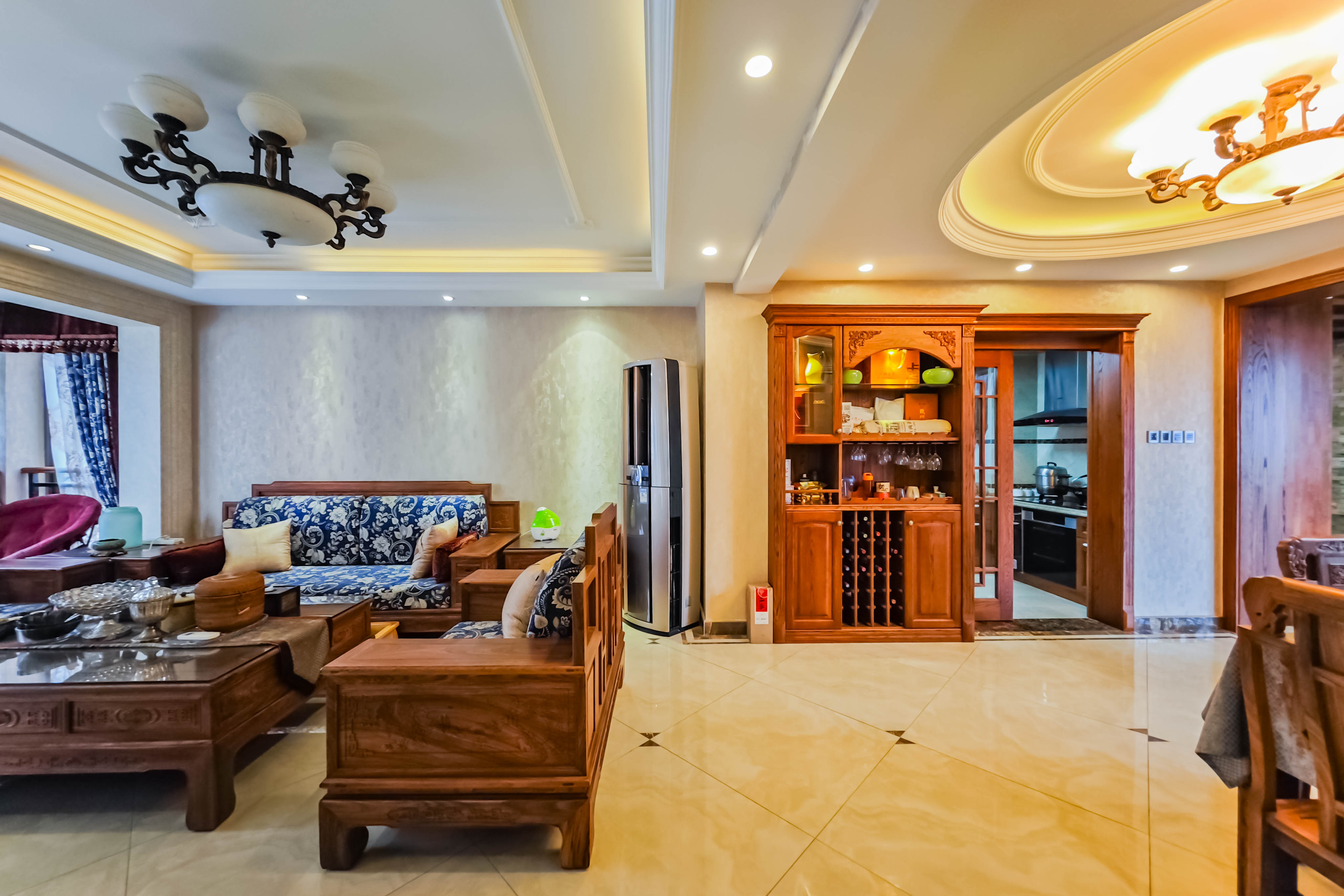 海拔东方  3室2厅2卫    149.0万 海拔东方  3室2厅2卫    149.0万客厅