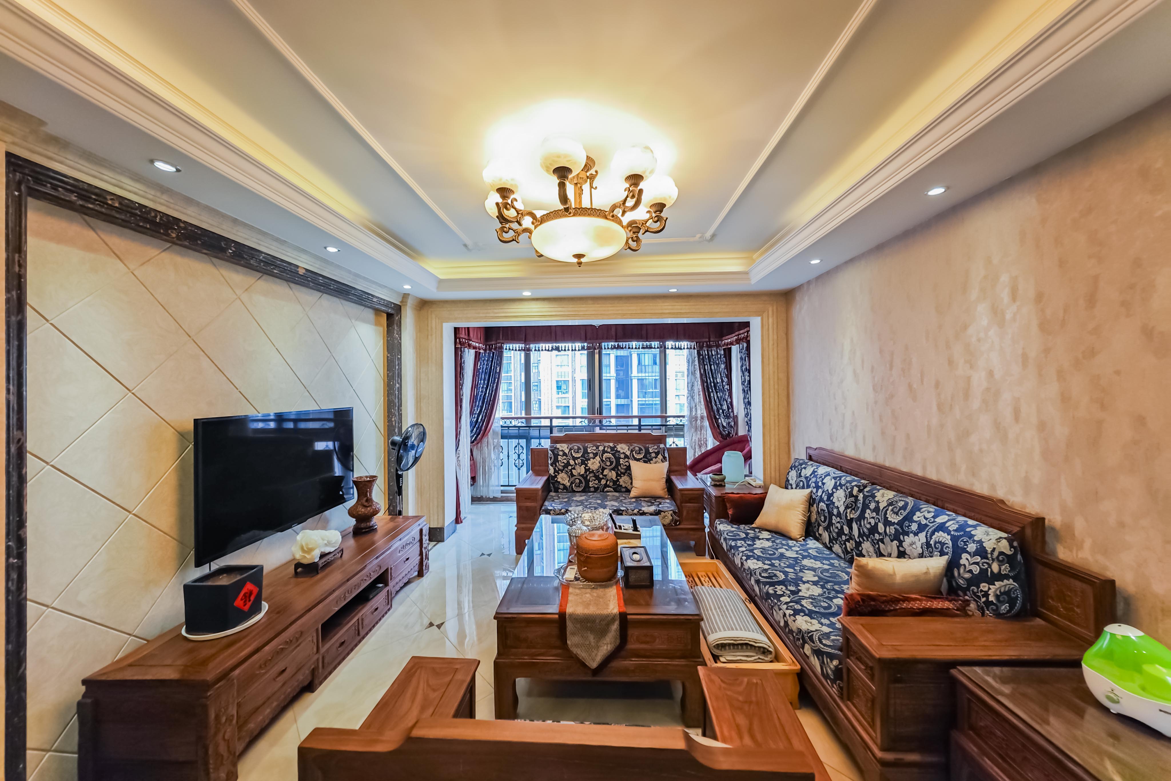 海拔东方  3室2厅2卫    149.0万 海拔东方  3室2厅2卫    149.0万客厅