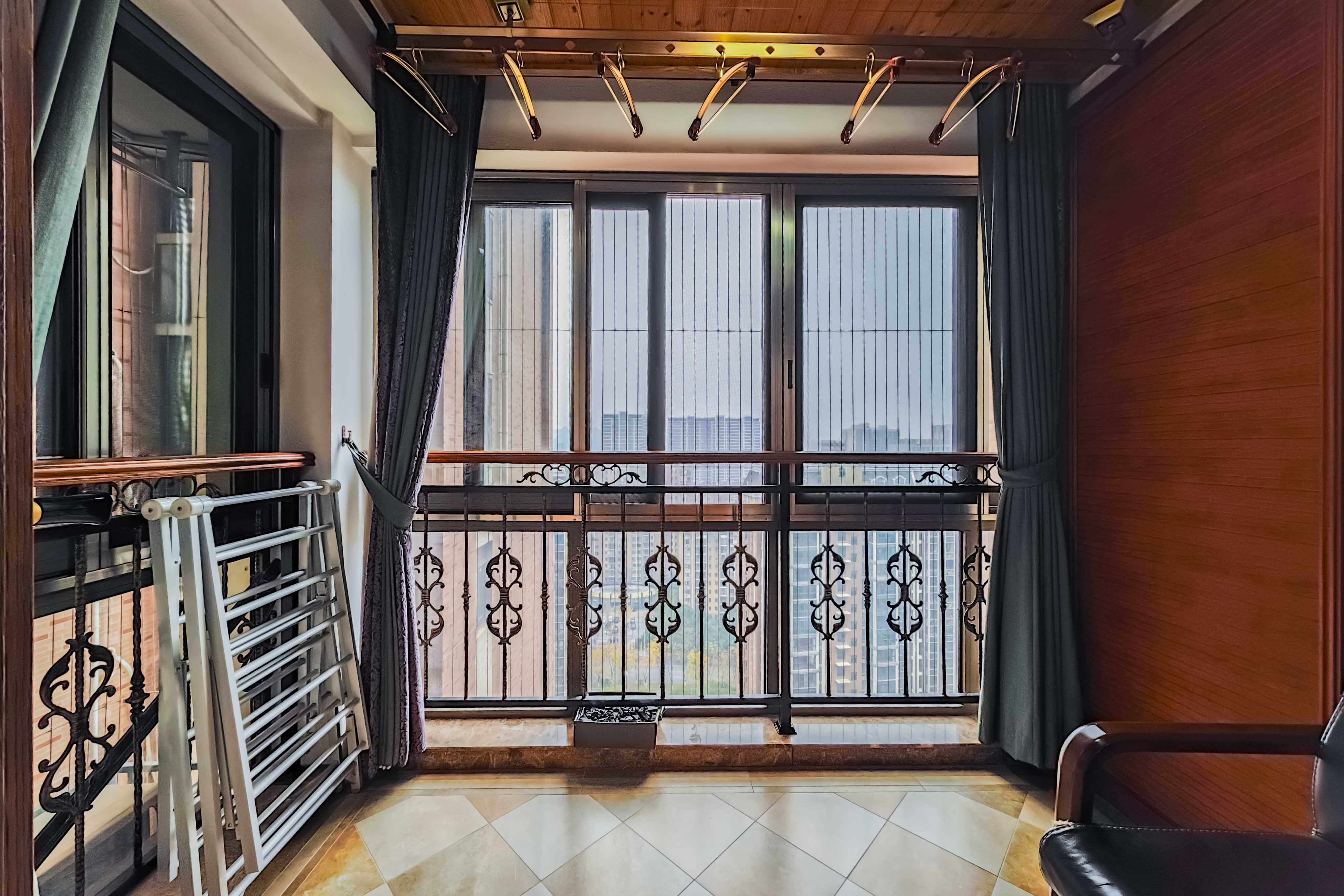 海拔东方  3室2厅2卫    149.0万 海拔东方  3室2厅2卫    149.0万阳台