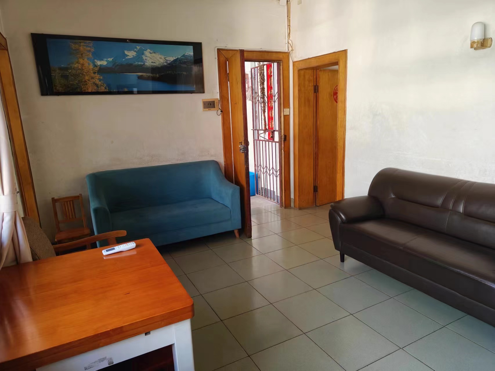 省卫生厅宿舍  3室2厅2卫    2300.0元/月 省卫生厅宿舍  3室2厅2卫    2300.0元/月