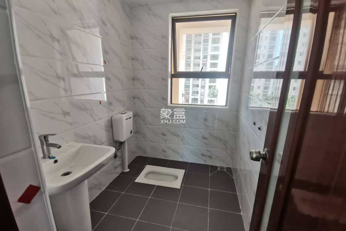 新琼雅苑 3室2厅2卫 136.0万 新琼雅苑 3室2厅2卫 136.0万室内图