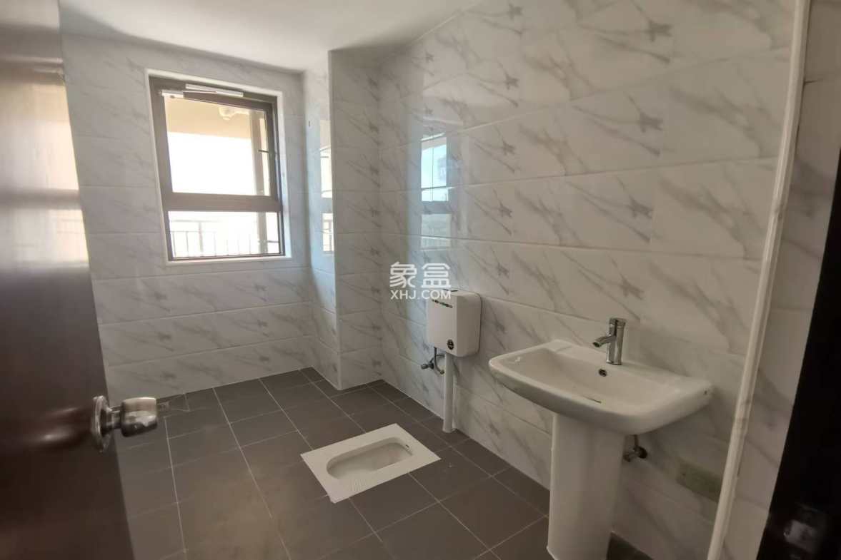 新琼雅苑 3室2厅2卫 136.0万 新琼雅苑 3室2厅2卫 136.0万室内图