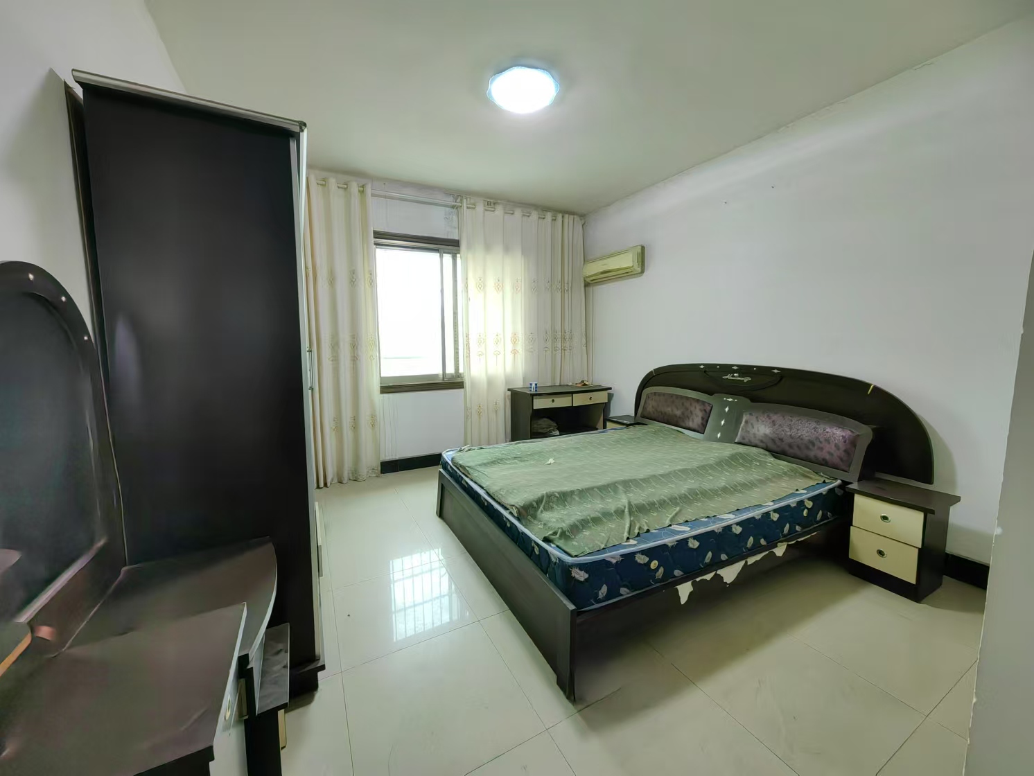 金山花园  3室2厅2卫    1000.0元/月 金山花园  3室2厅2卫    1000.0元/月室内图