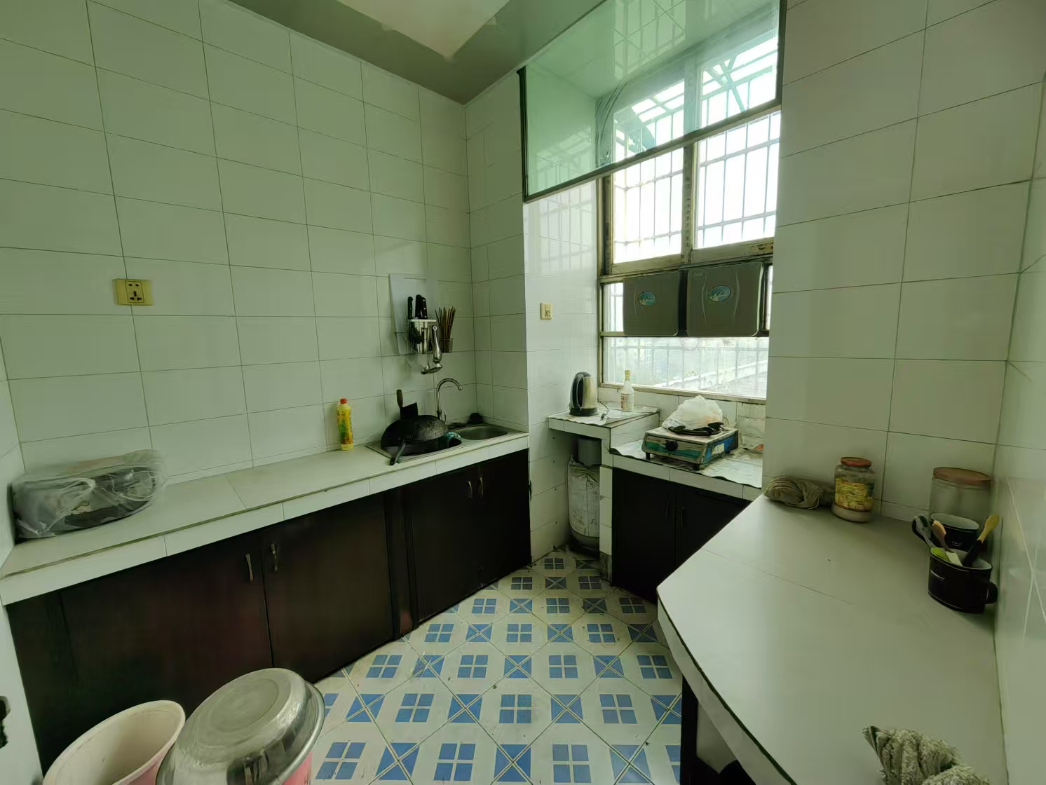 金山花园  3室2厅2卫    1000.0元/月 金山花园  3室2厅2卫    1000.0元/月室内图