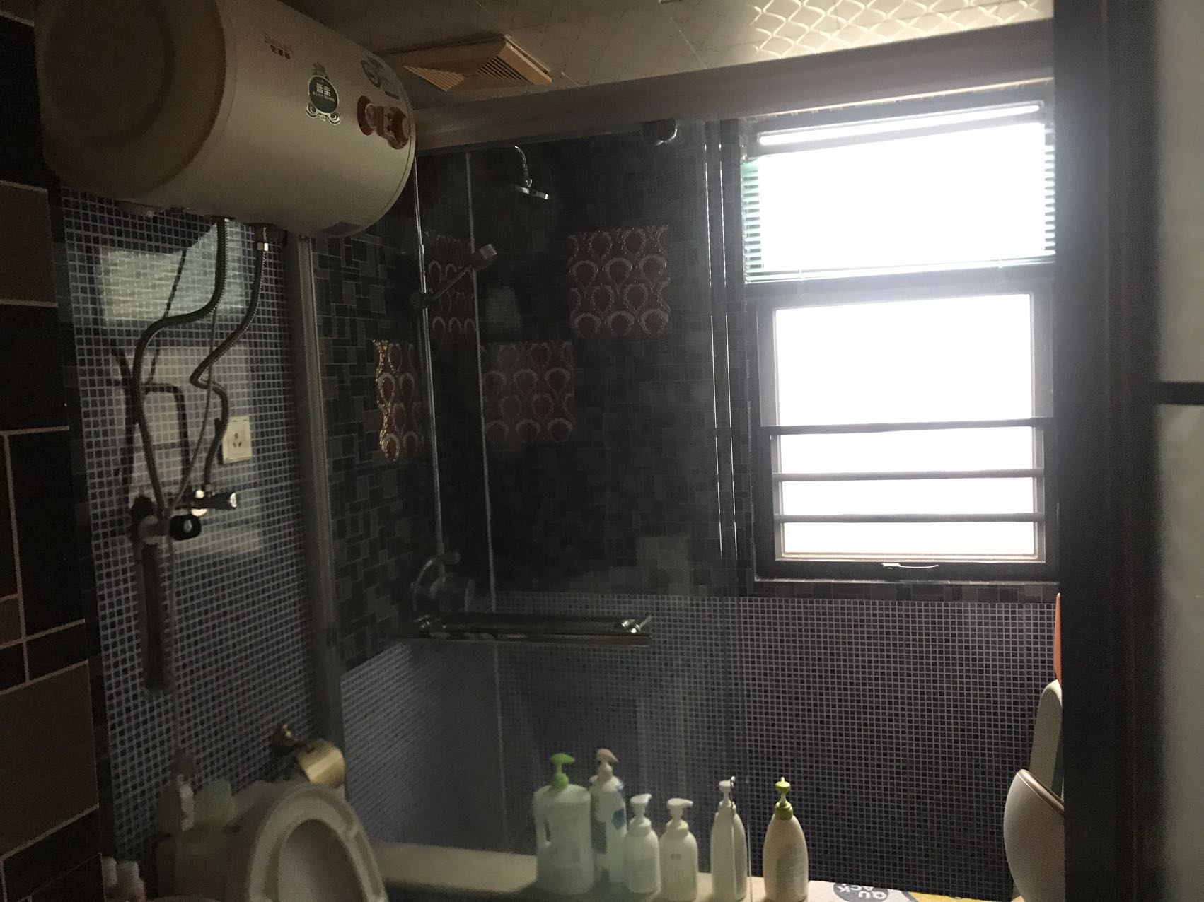 丽晶温泉海景花园一期(别名:丽晶维港、丽晶海景花园)  4室2厅2卫    220.0万 丽晶温泉海景花园一期(别名:丽晶维港、丽晶海景花园)  4室2厅2卫    220.0万室内图