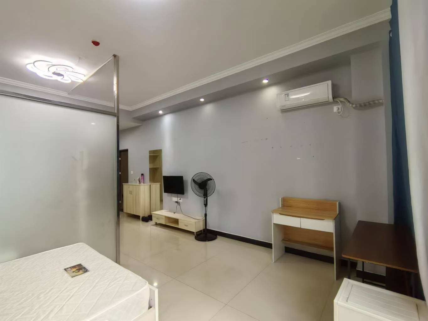 荣盛花语馨苑  1室1厅1卫    1500.0元/月 荣盛花语馨苑  1室1厅1卫    1500.0元/月室内图1