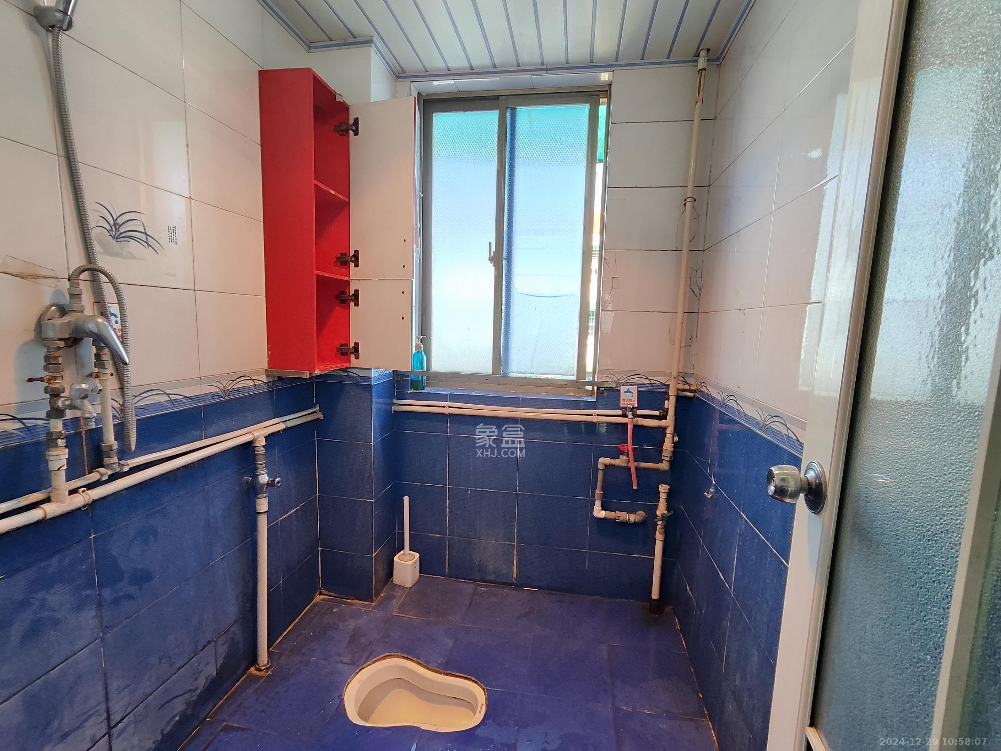 南明苑西区 4室2厅2卫 3180.0元/月 南明苑西区 4室2厅2卫 3180.0元/月室内图