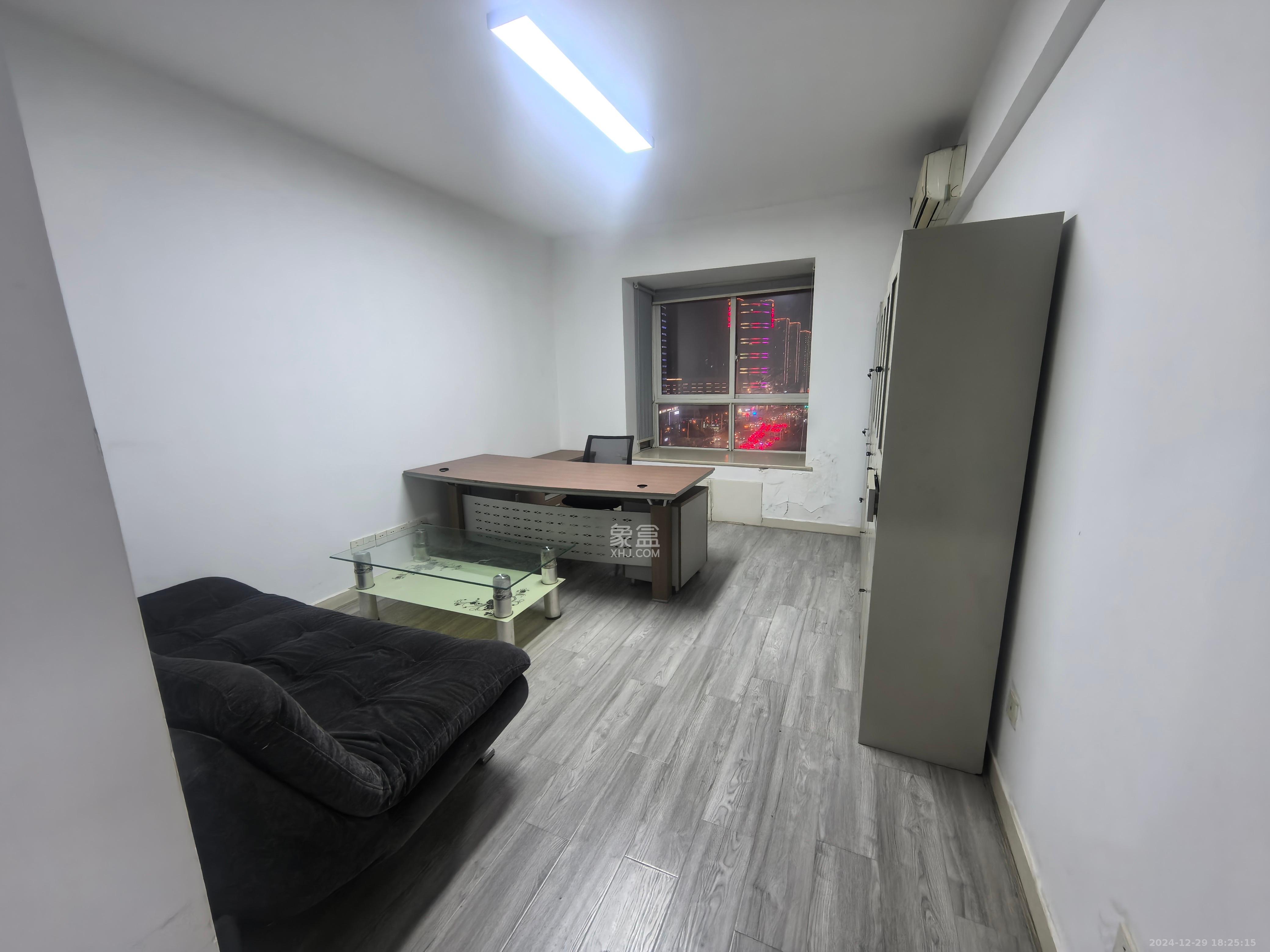 华龙公馆  4室2厅2卫    4400.0元/月室内图