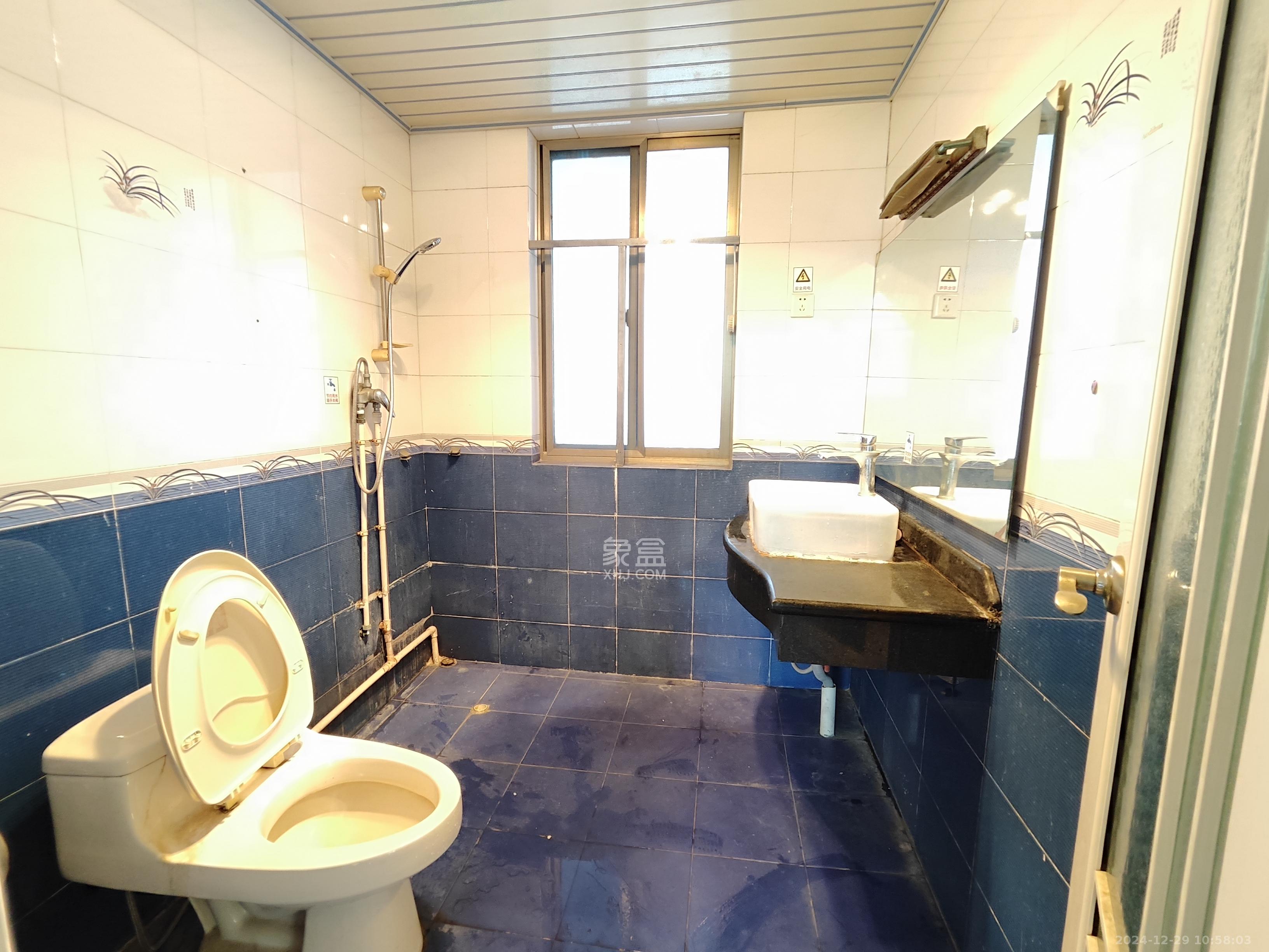 南明苑西区 4室2厅2卫 3180.0元/月 南明苑西区 4室2厅2卫 3180.0元/月室内图