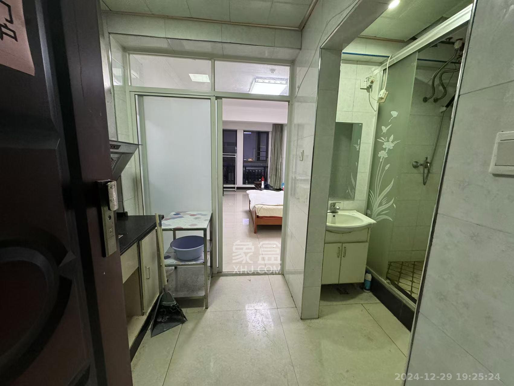 万象凯旋湾 1室1厅1卫 1500.0元/月 万象凯旋湾 1室1厅1卫 1500.0元/月室内图