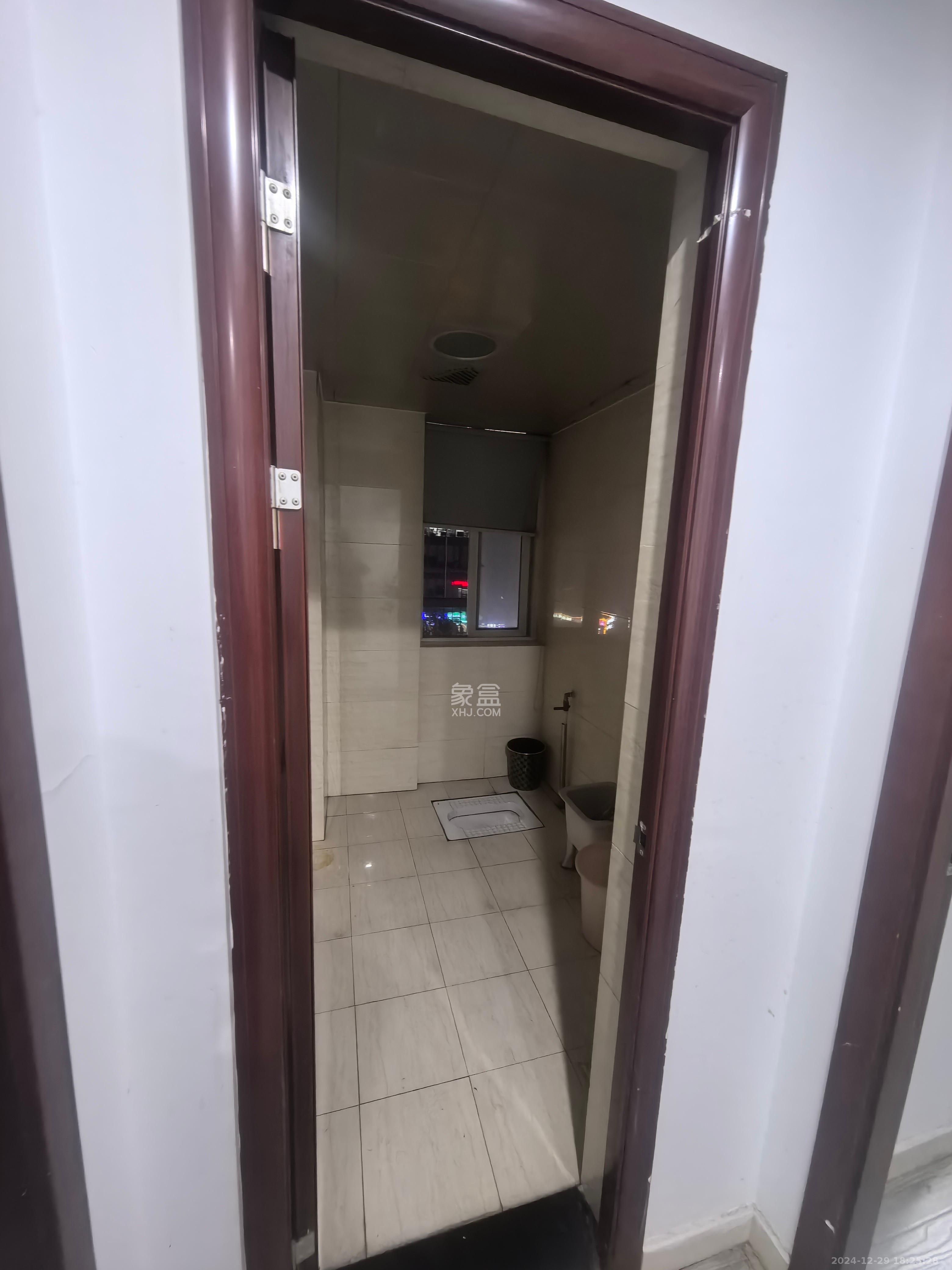 华龙公馆  4室2厅2卫    4400.0元/月室内图