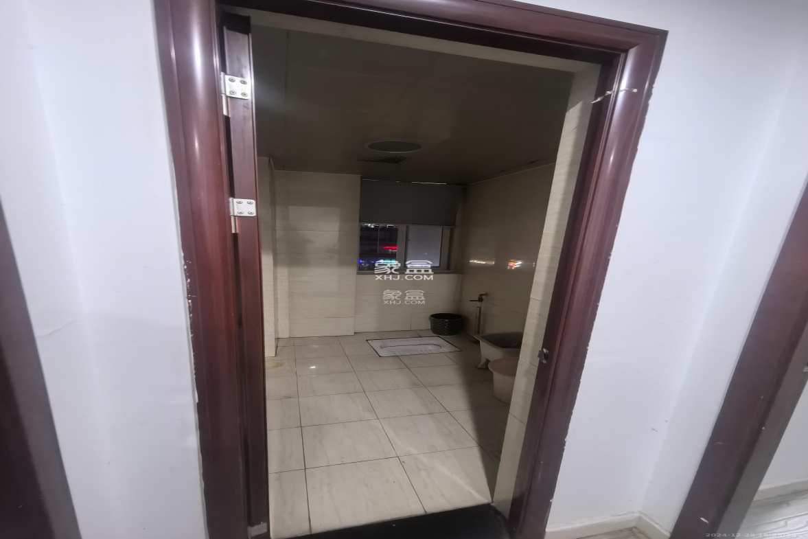 华龙公馆 4室2厅2卫 4400.0元/月 华龙公馆 4室2厅2卫 4400.0元/月室内图