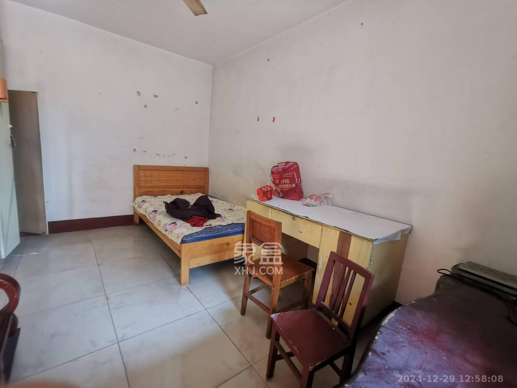 红花坡社区 2室1厅1卫 1300.0元/月 红花坡社区 2室1厅1卫 1300.0元/月室内图