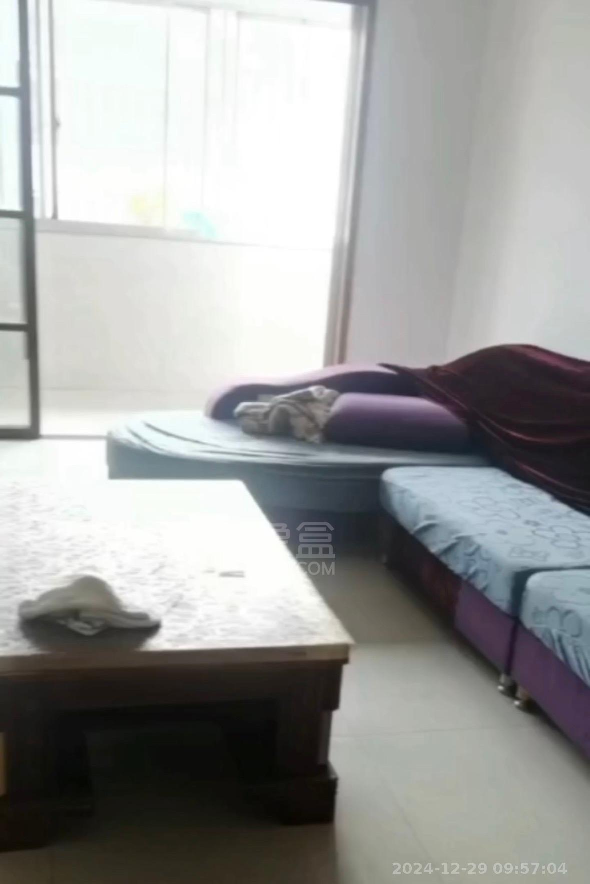 竹山小区 3室2厅2卫 1800.0元/月 竹山小区 3室2厅2卫 1800.0元/月室内图