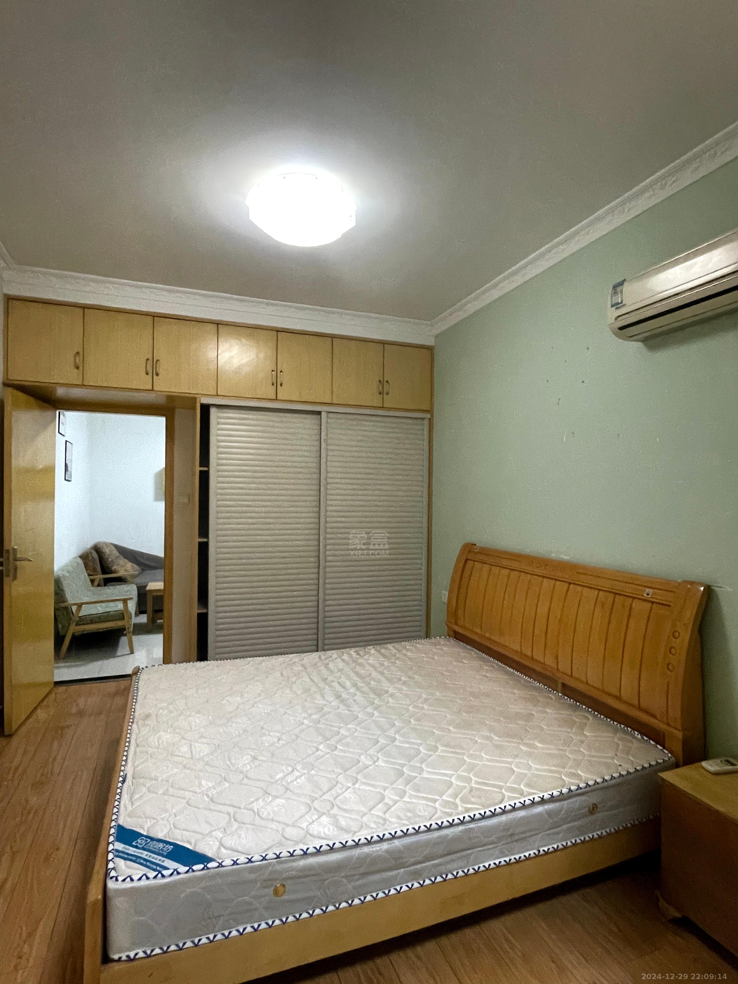 中央商业广场 1室1厅1卫 1300.0元/月 中央商业广场 1室1厅1卫 1300.0元/月室内图