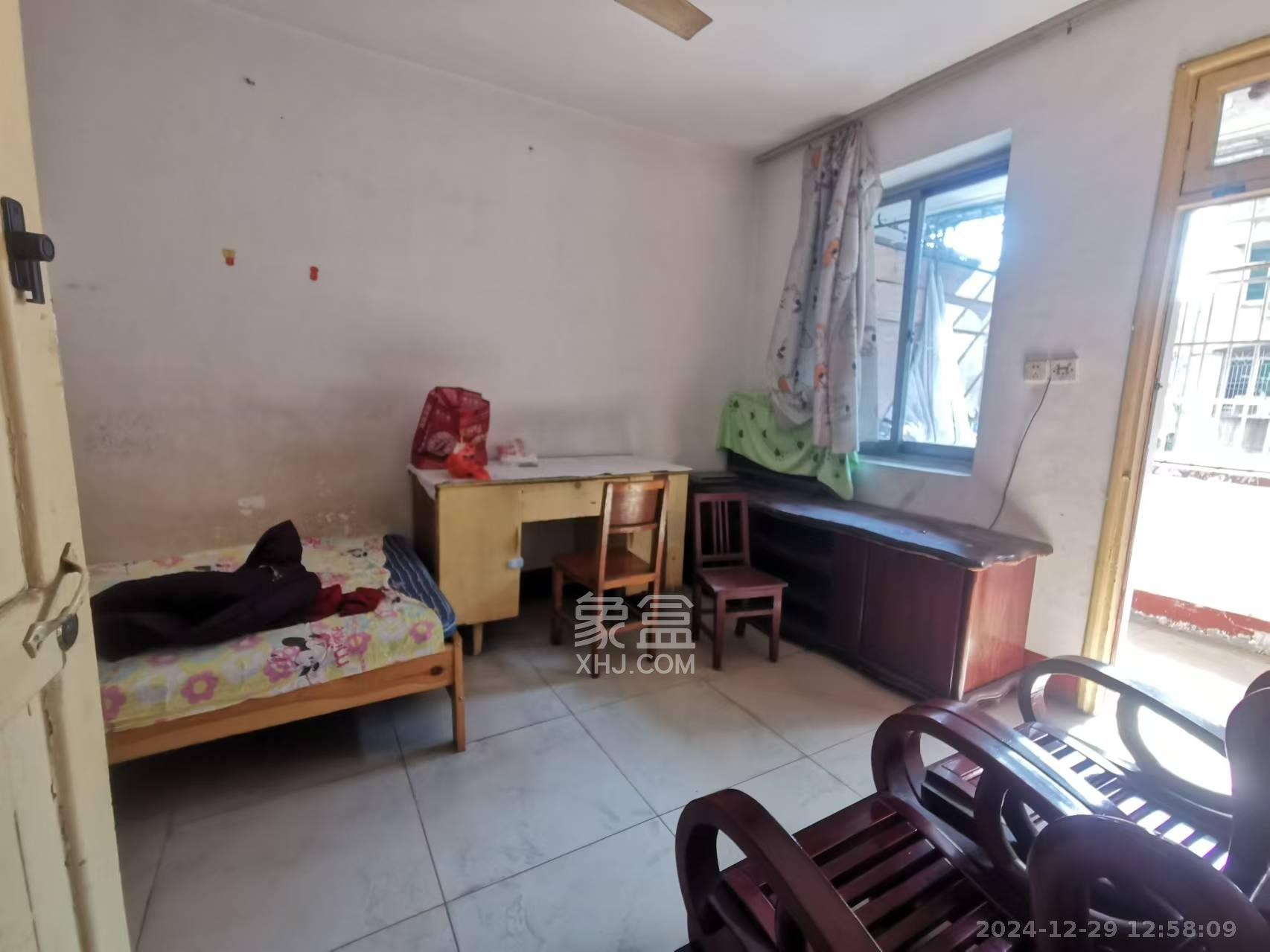 红花坡社区 2室1厅1卫 1300.0元/月 红花坡社区 2室1厅1卫 1300.0元/月室内图