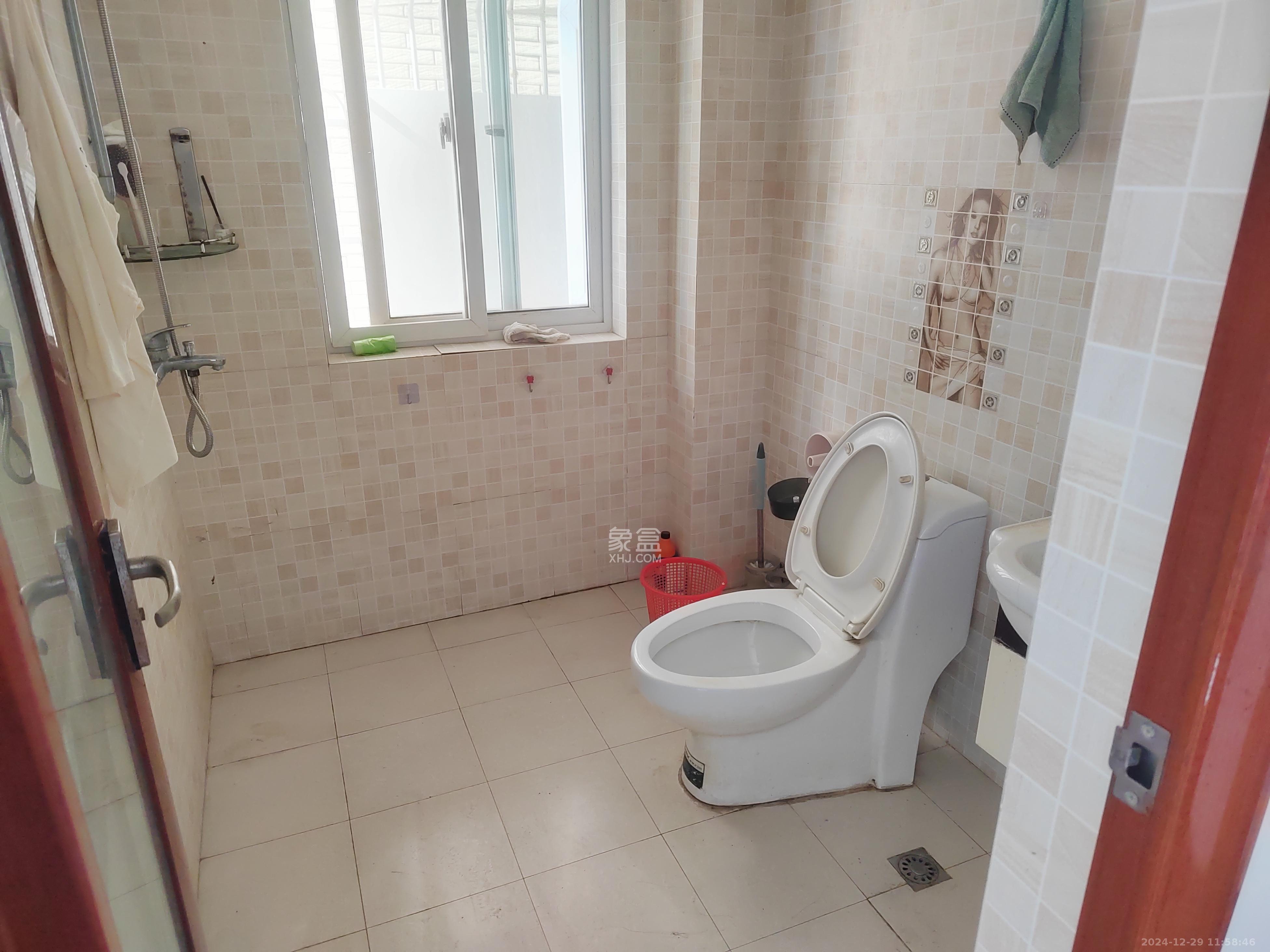 鄱阳小区  3室2厅2卫    2000.0元/月 鄱阳小区  3室2厅2卫    2000.0元/月室内图