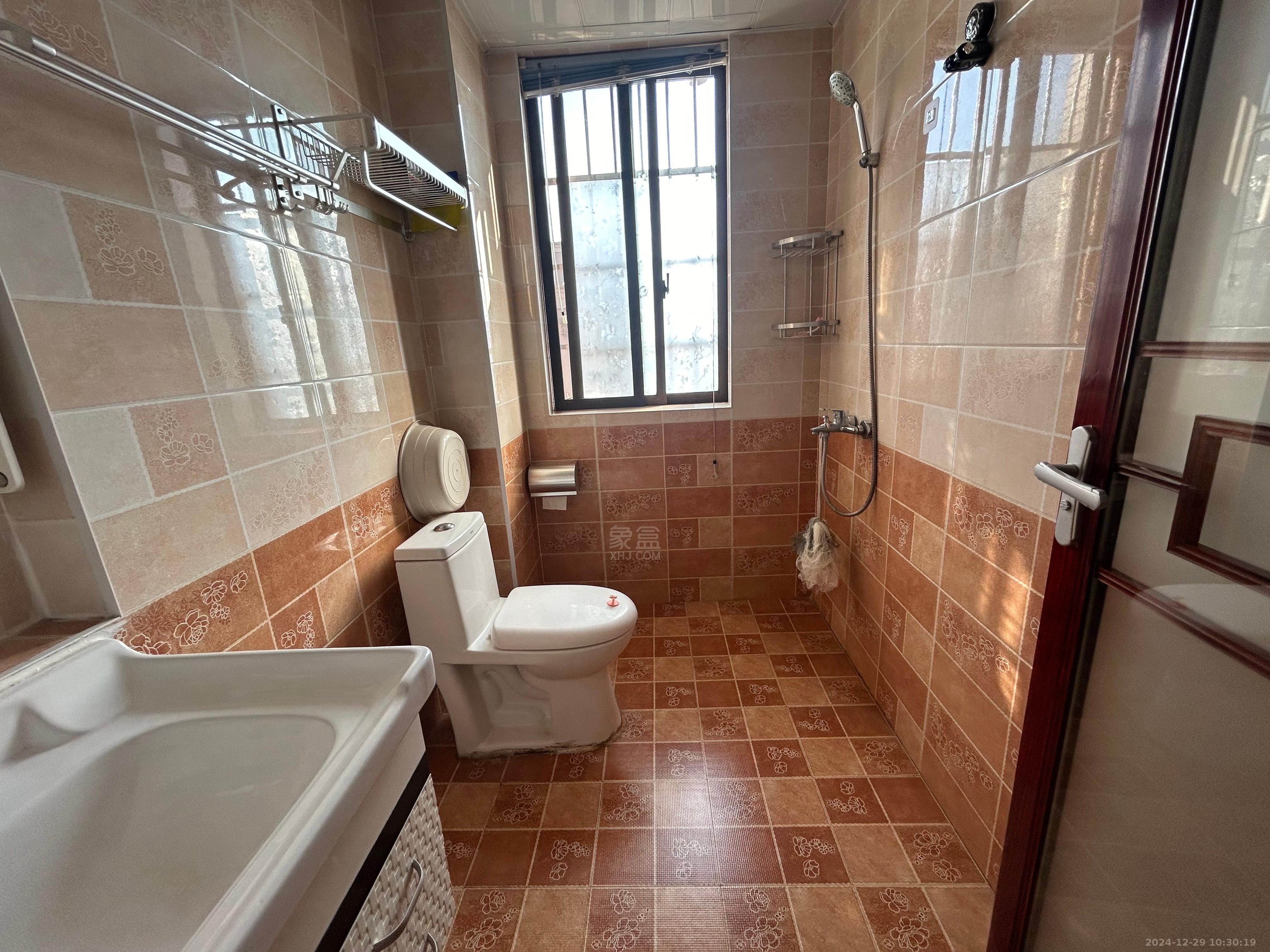 凤凰城 3室2厅1卫 1500.0元/月 凤凰城 3室2厅1卫 1500.0元/月室内图