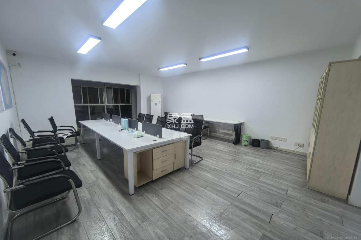 华龙公馆 4室2厅2卫 4400.0元/月 华龙公馆 4室2厅2卫 4400.0元/月室内图